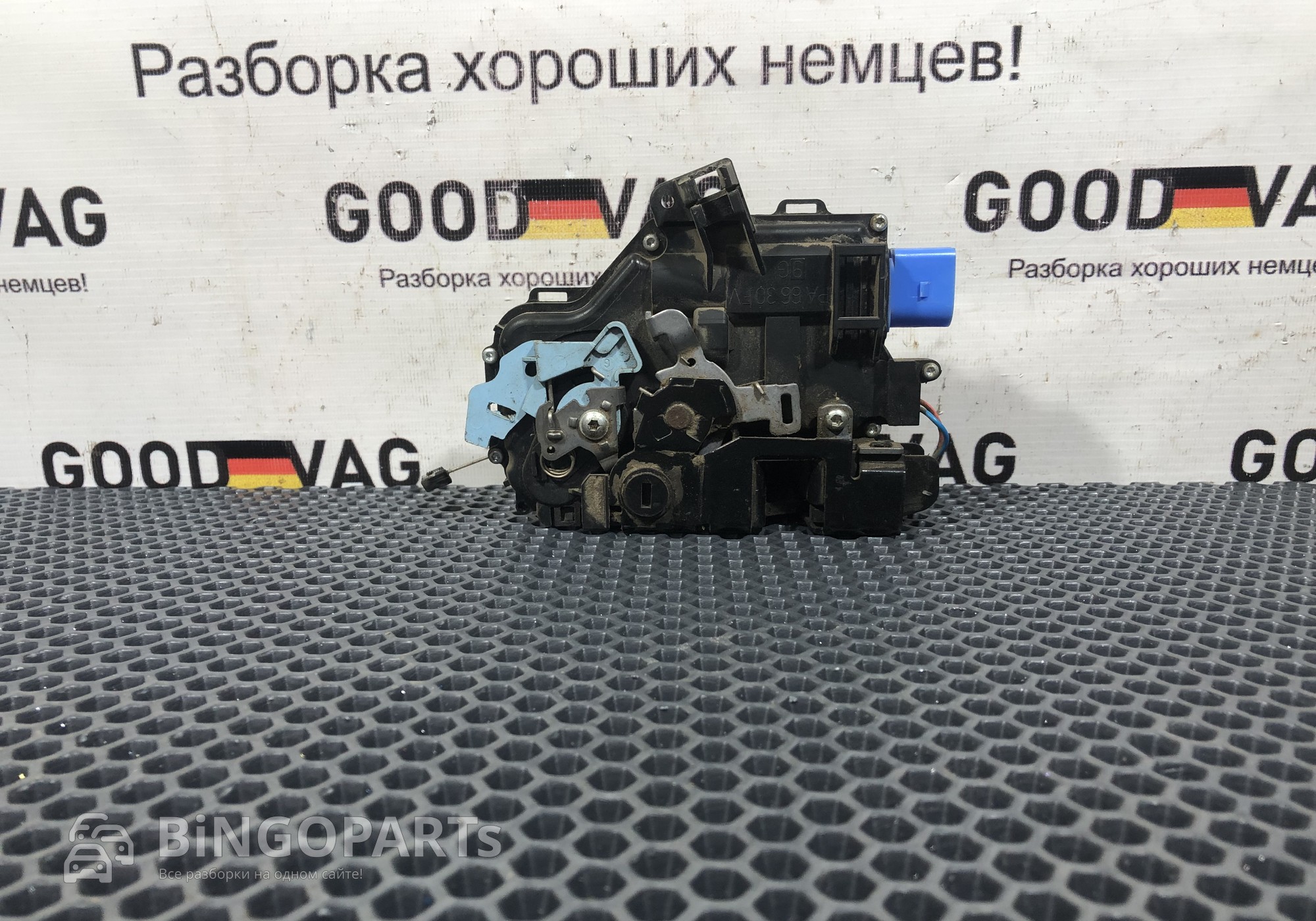 7L0839015D Замок двери задней левой для Volkswagen Touareg I (с 2002 по 2010)