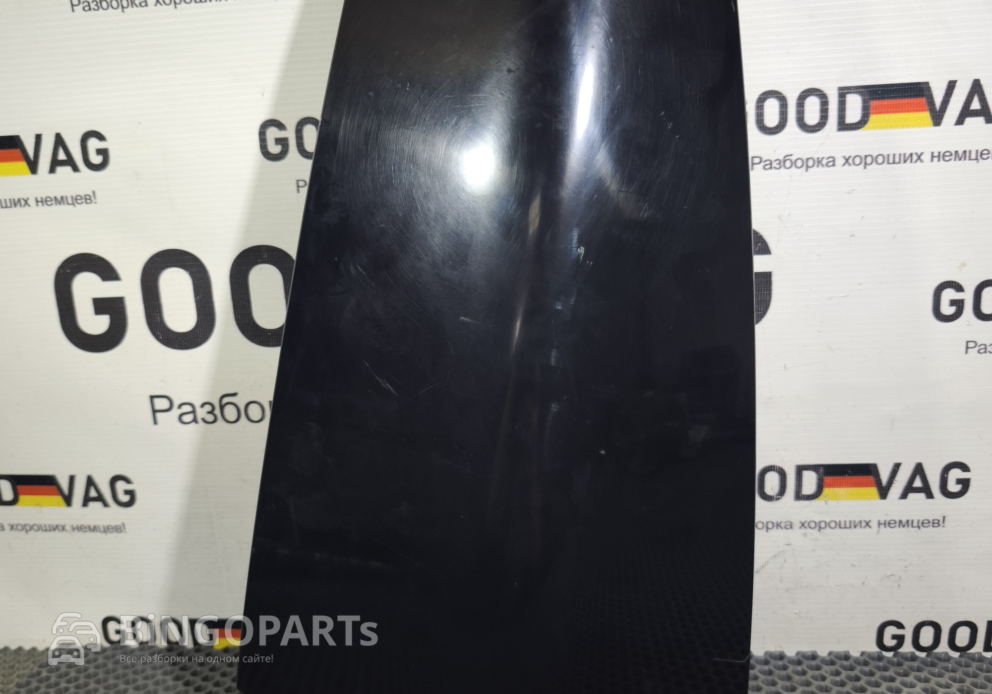 5L6853215 Накладка задней левой стойки кузова Ети для Skoda Yeti (с 2009 по 2018)