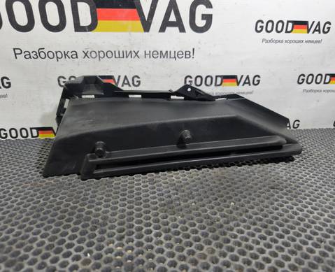 5E5867762 Кронштейн полки багажника правый для Skoda Octavia III (с 2012)