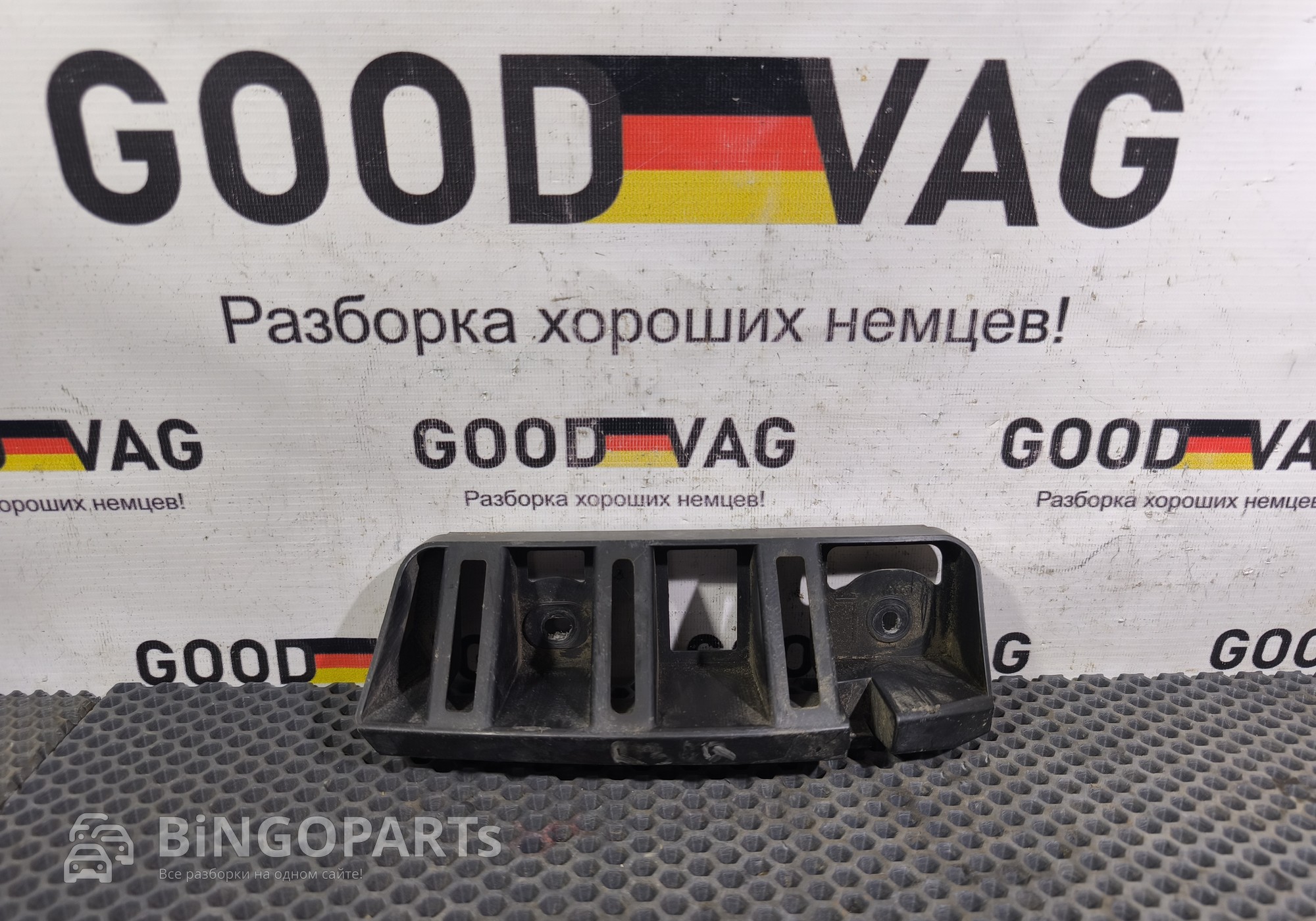 5JH807393A Кронштейн заднего бампера левый