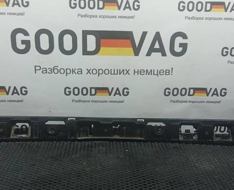 5M0807863A Кронштейн заднего бампера для Volkswagen Golf Plus I (с 2005 по 2009)