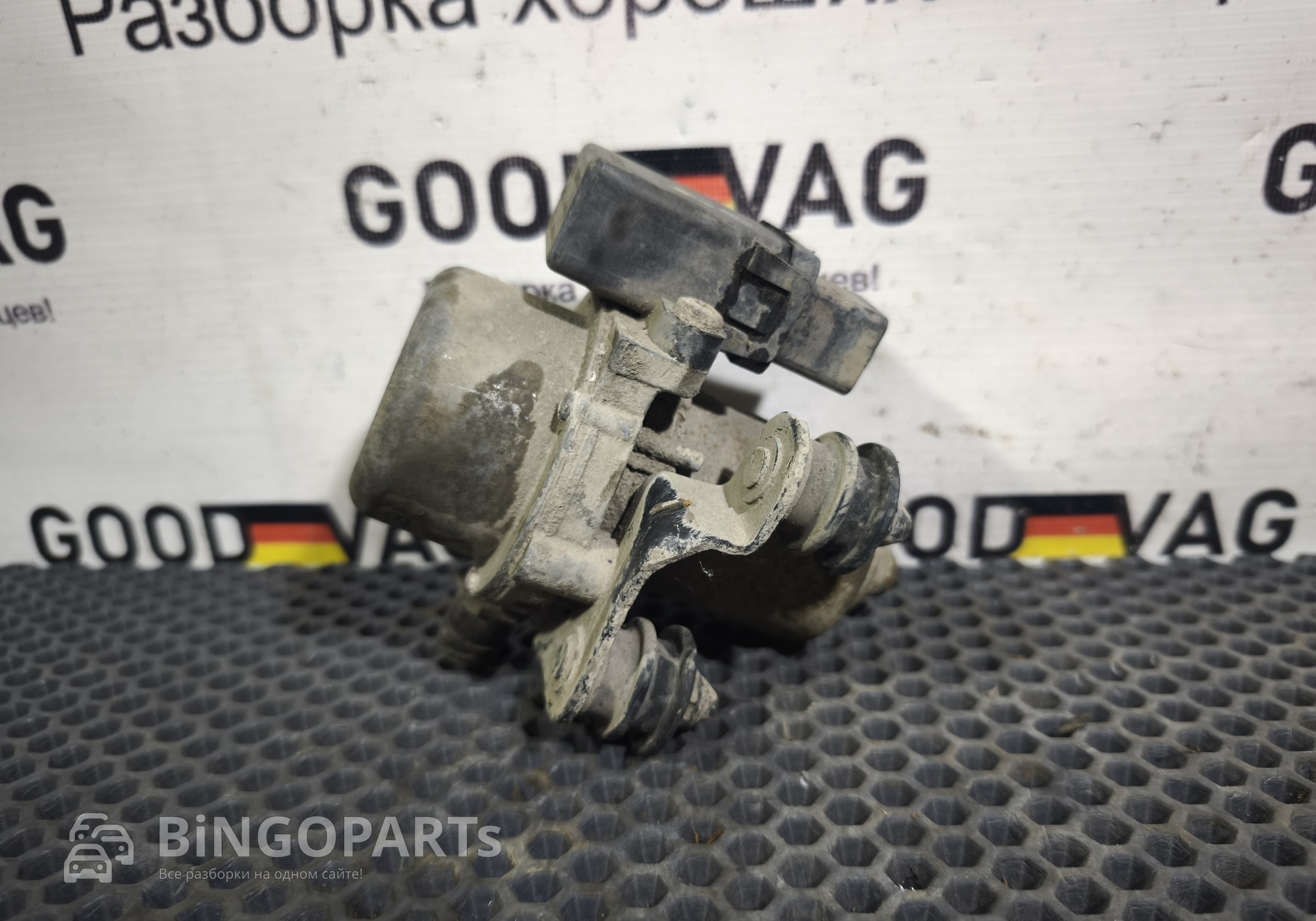 1J0612181B Насос вакуумный CAX 1.4 для Volkswagen Transporter
