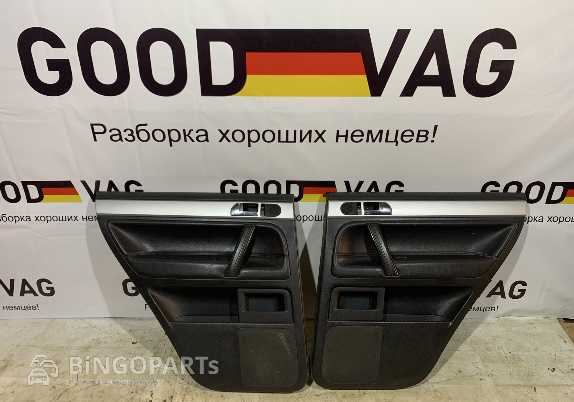 7L686721104 Комплект обшивок задних дверей для Volkswagen Touareg I (с 2002 по 2010)