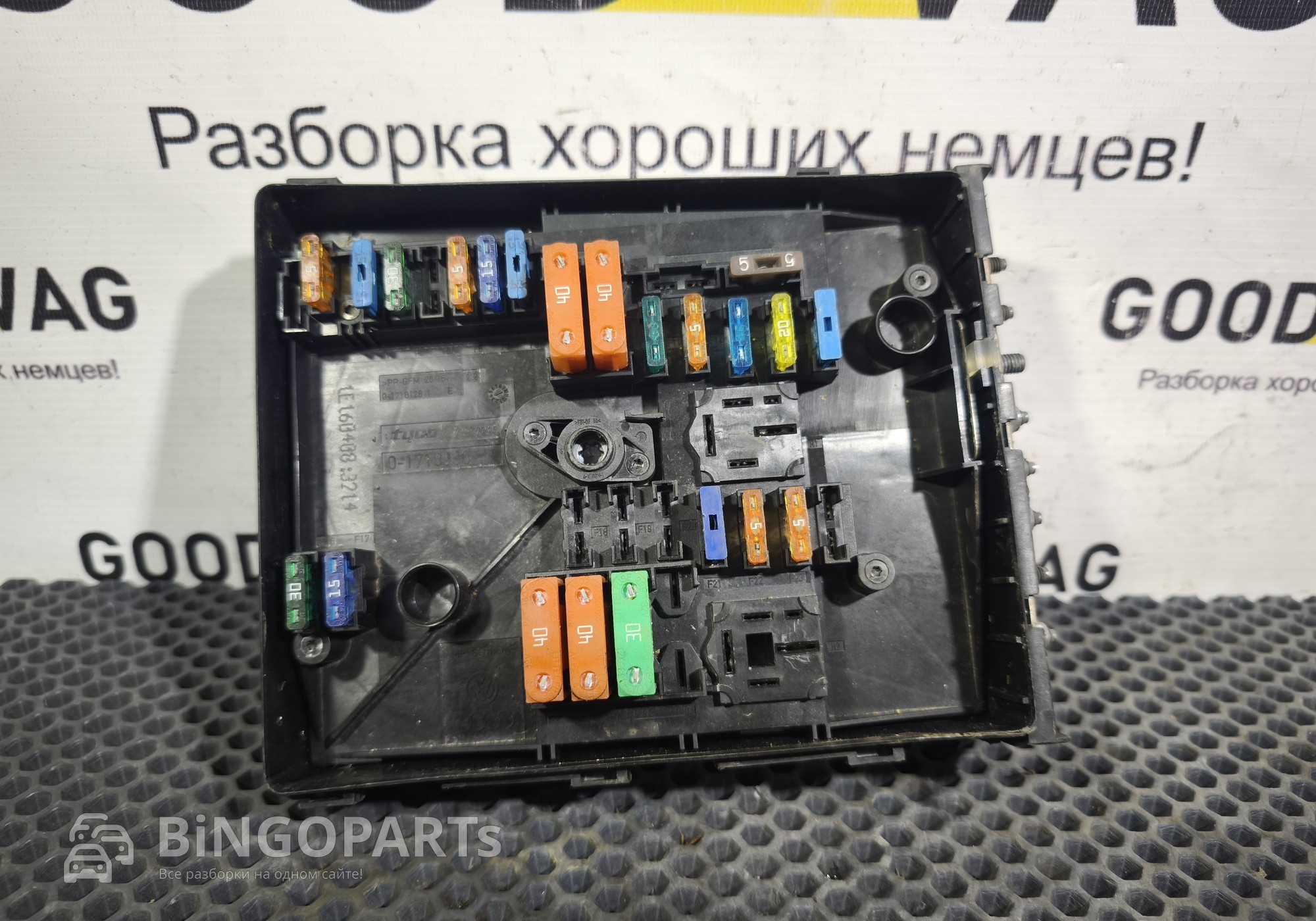 1K0937125A Блок предохранителей для Volkswagen Golf Plus