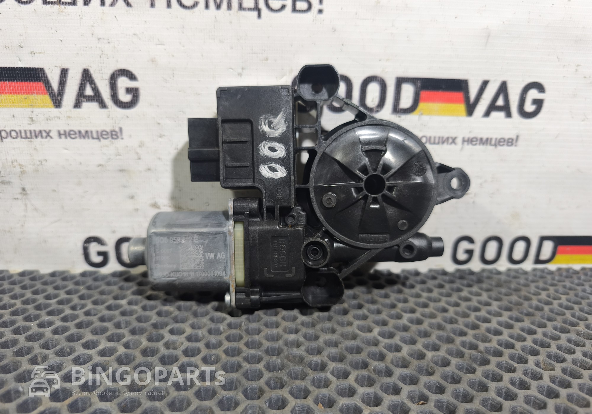 5Q0959812E Мотор стеклоподъемника задний правый для Skoda Octavia III (с 2012)