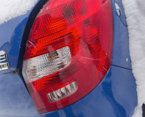 5J6945096 Фонарь задний правый оригинал для Skoda Fabia II (с 2006 по 2014)