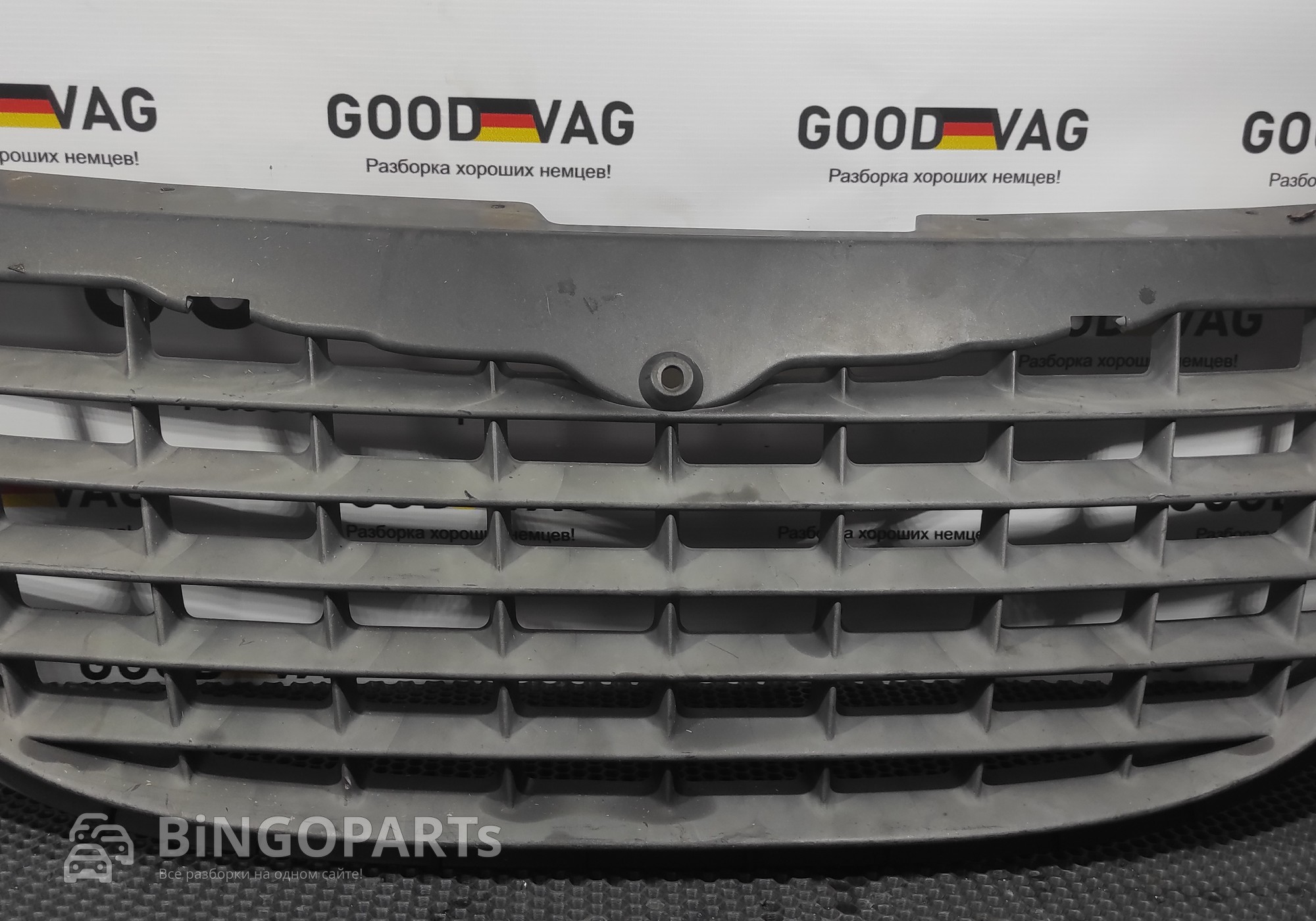 4857339AA Решетка радиатора для Chrysler Voyager