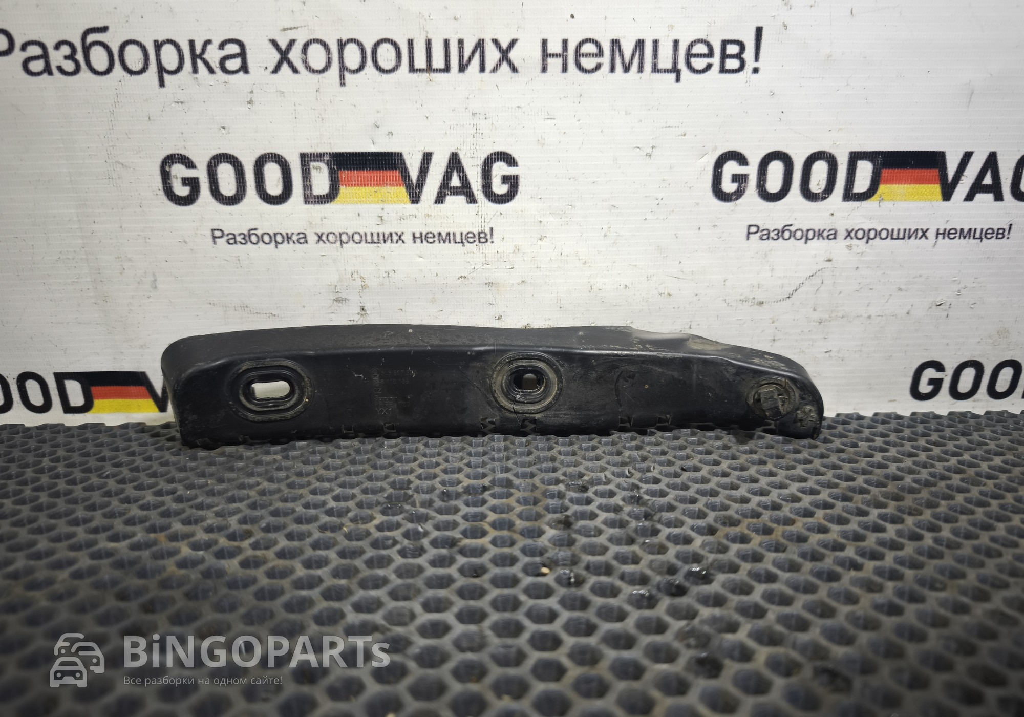 5L6807394 Кронштейн заднего бампера правый для Skoda Yeti (с 2009 по 2018)