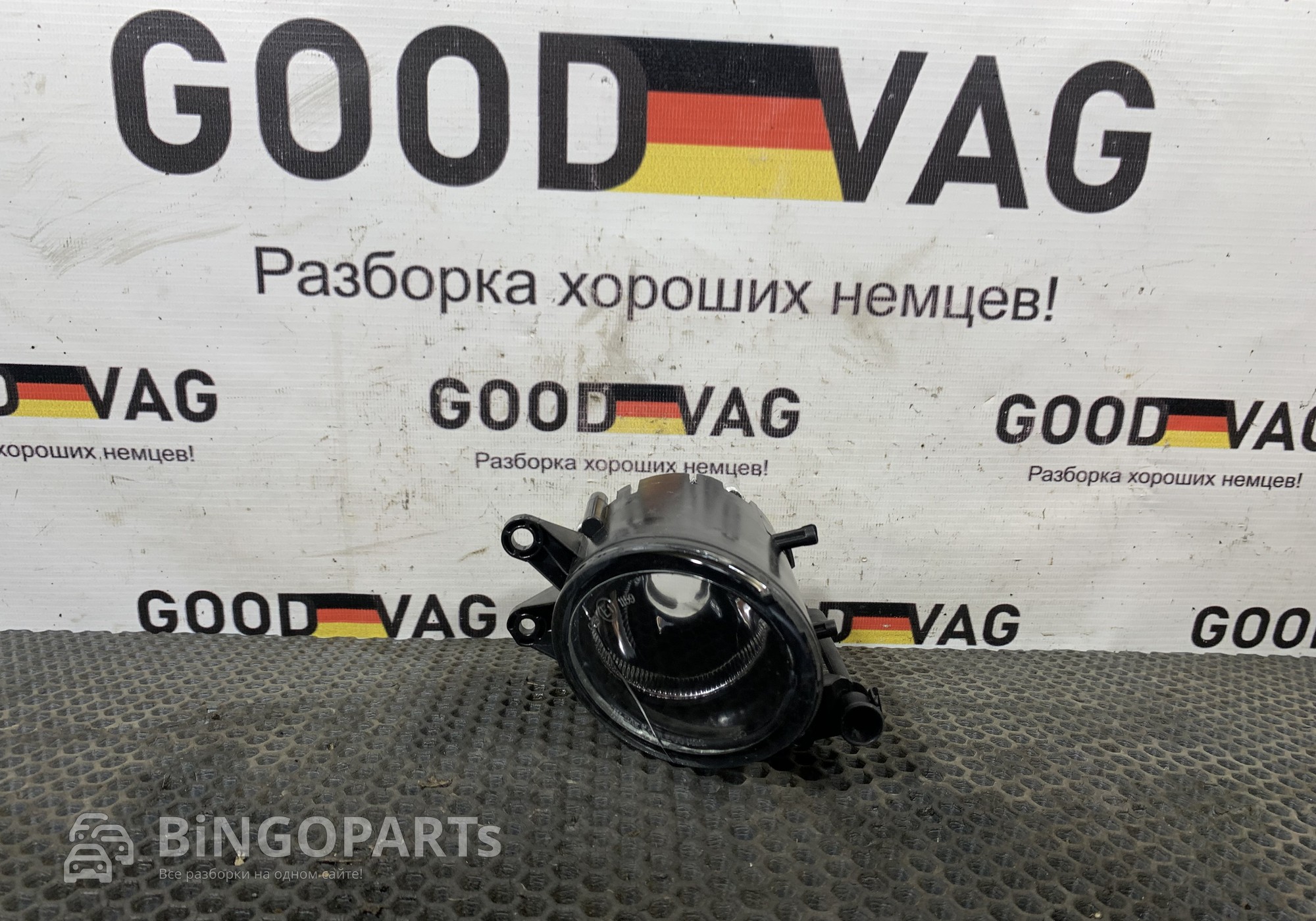 305300351 Фара противотуманная правая для Audi A4 B6 (с 2000 по 2004)