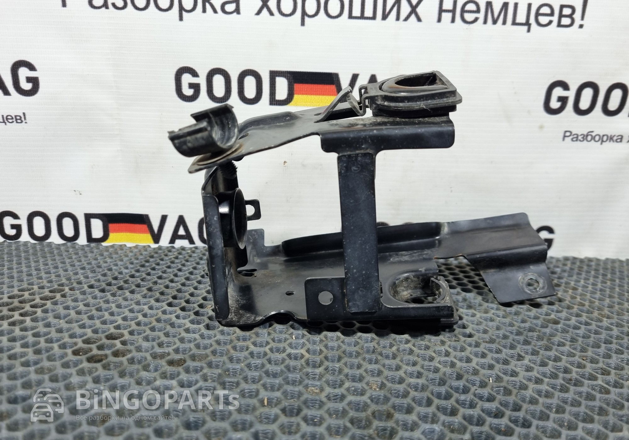 7L6614143B Кронштейн насоса для Volkswagen Touareg I (с 2002 по 2010)