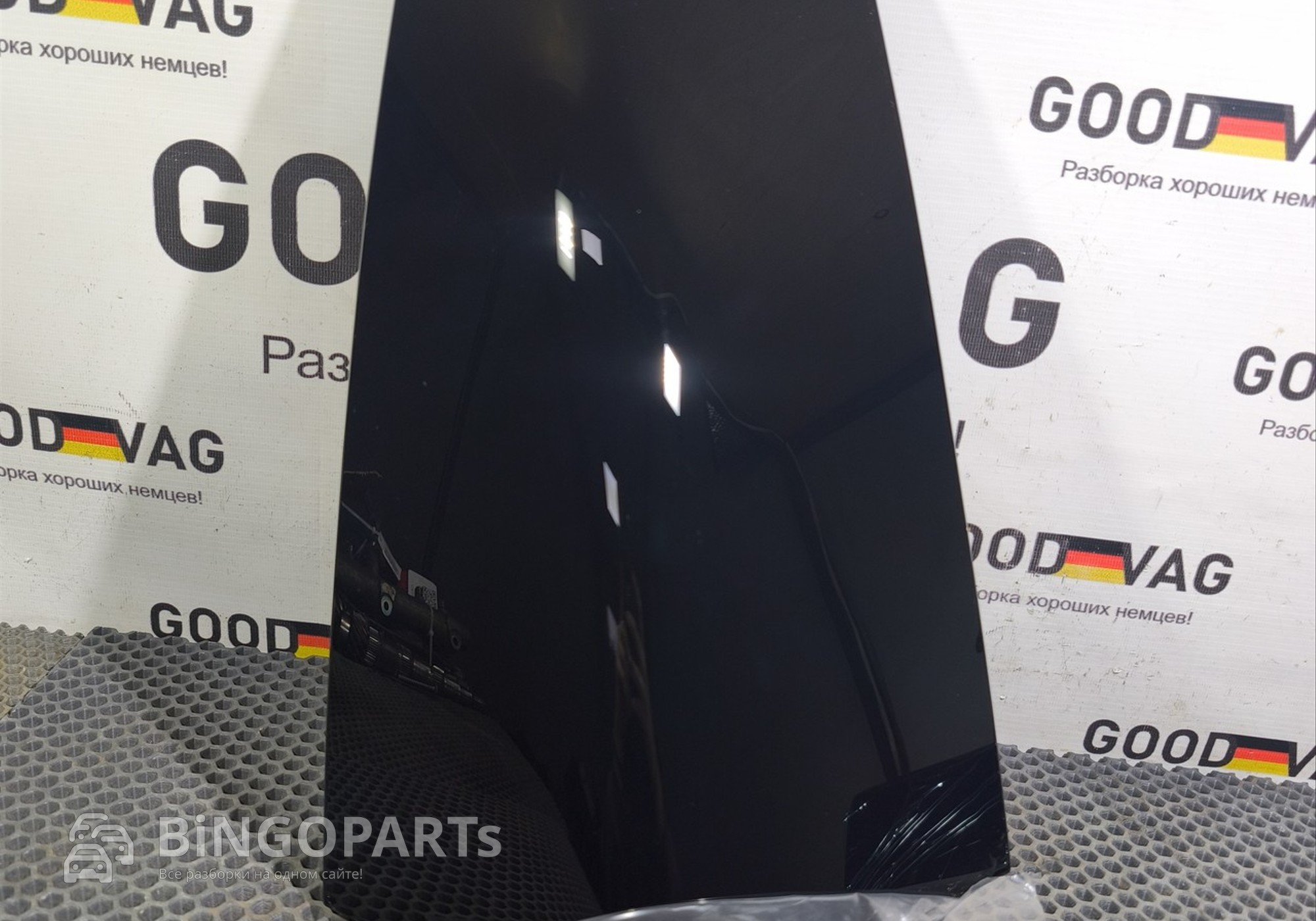 5L6853216 Накладка задней правой стойки кузова Ети для Skoda Yeti (с 2009 по 2018)