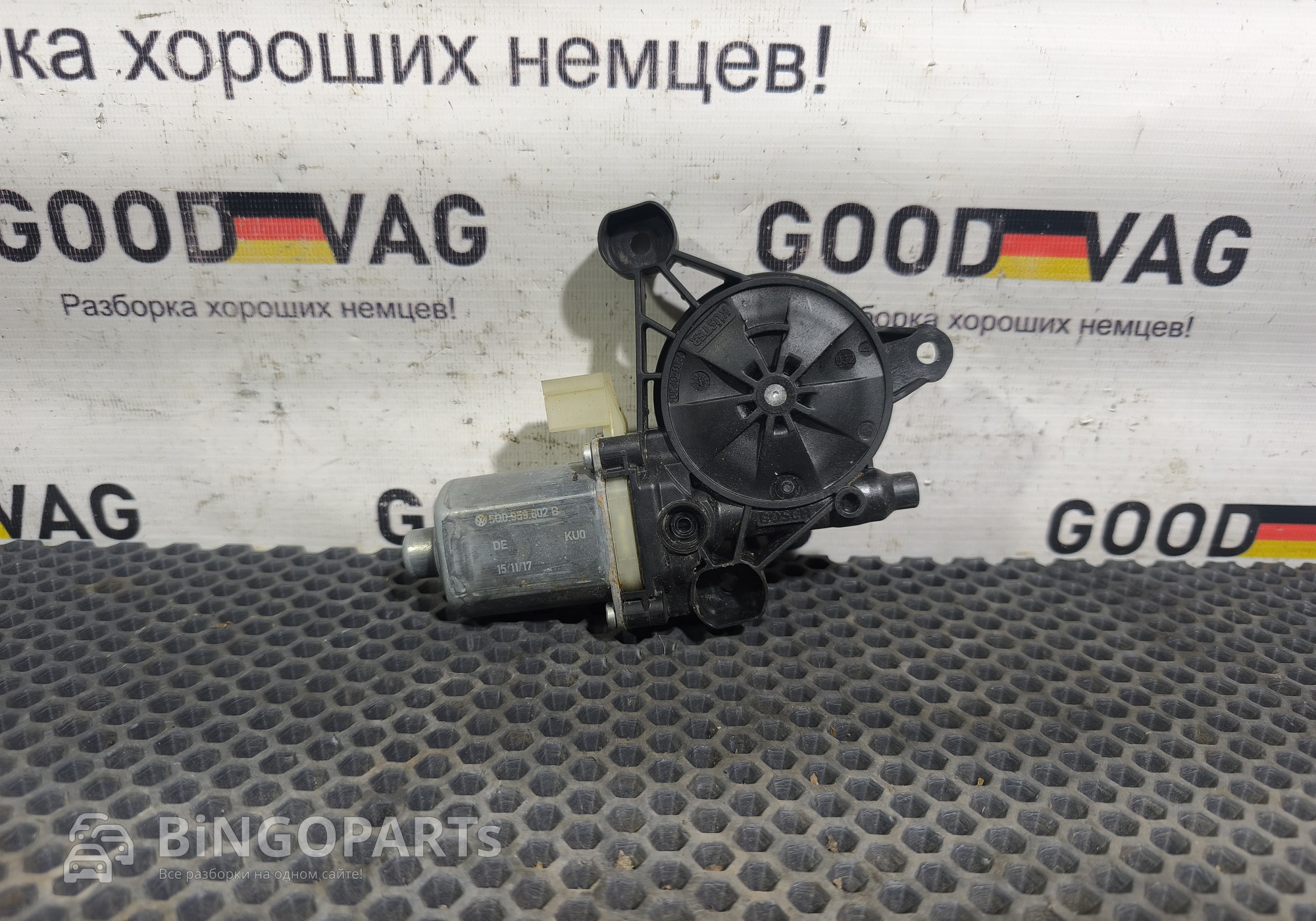 5Q0959802B Моторчик стеклоподъемника передний правый для Skoda Octavia III (с 2012)