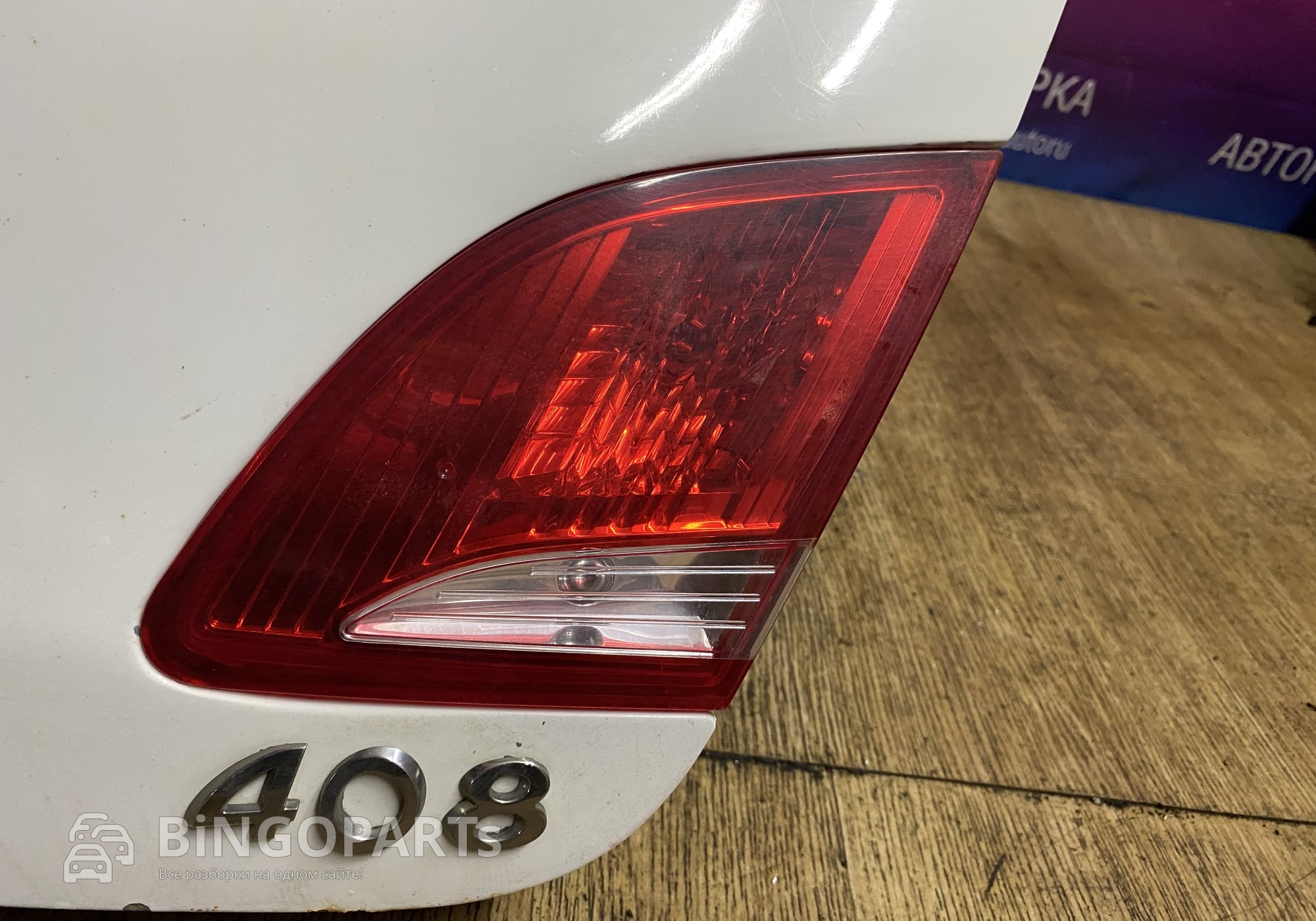 Фонарь задний правый в крышку багажника Пежо 408 для Peugeot 408 (с 2010)