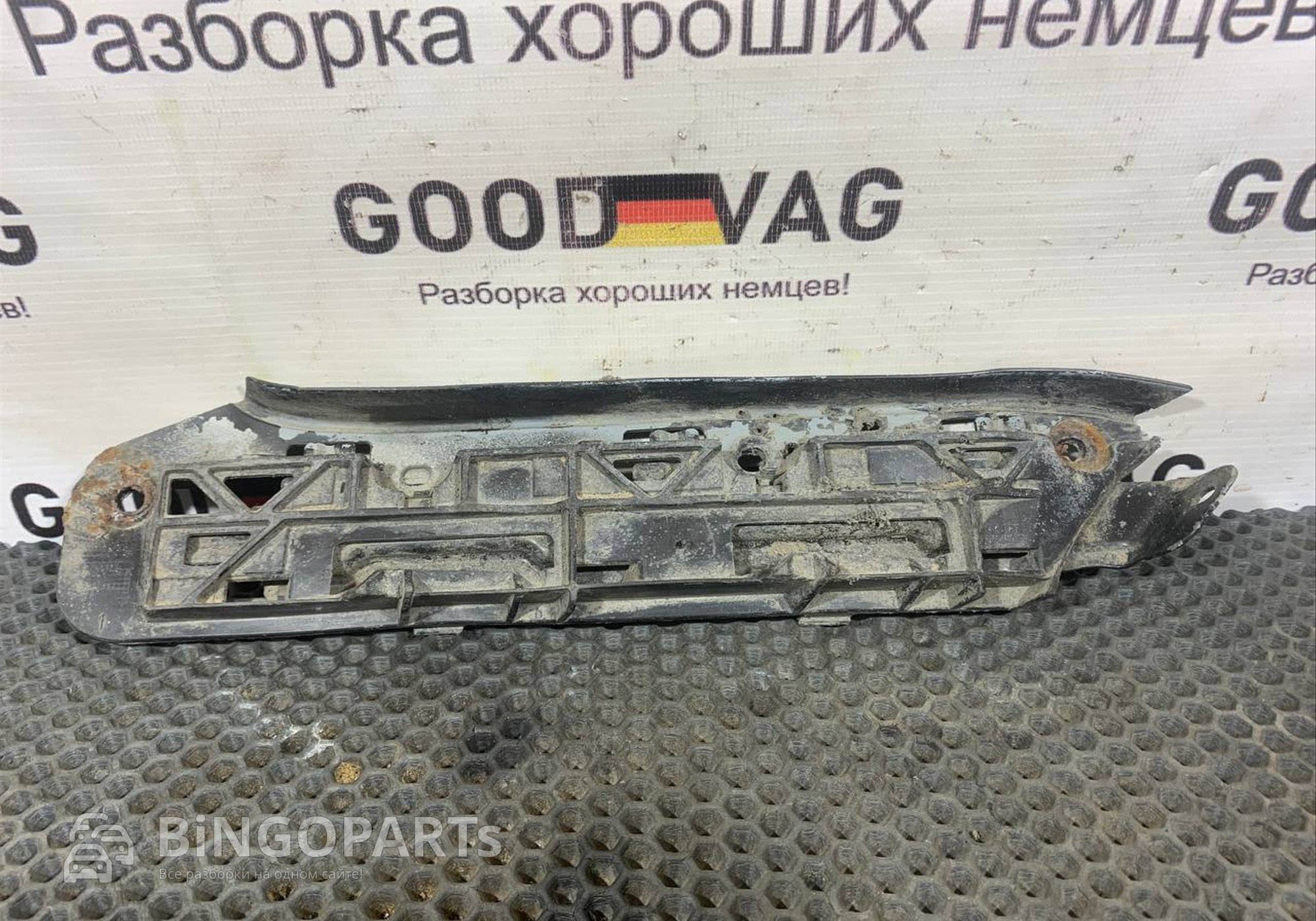 1T0807936 Кронштейн переднего бампера левый для Volkswagen Caddy III (с 2004 по 2015)