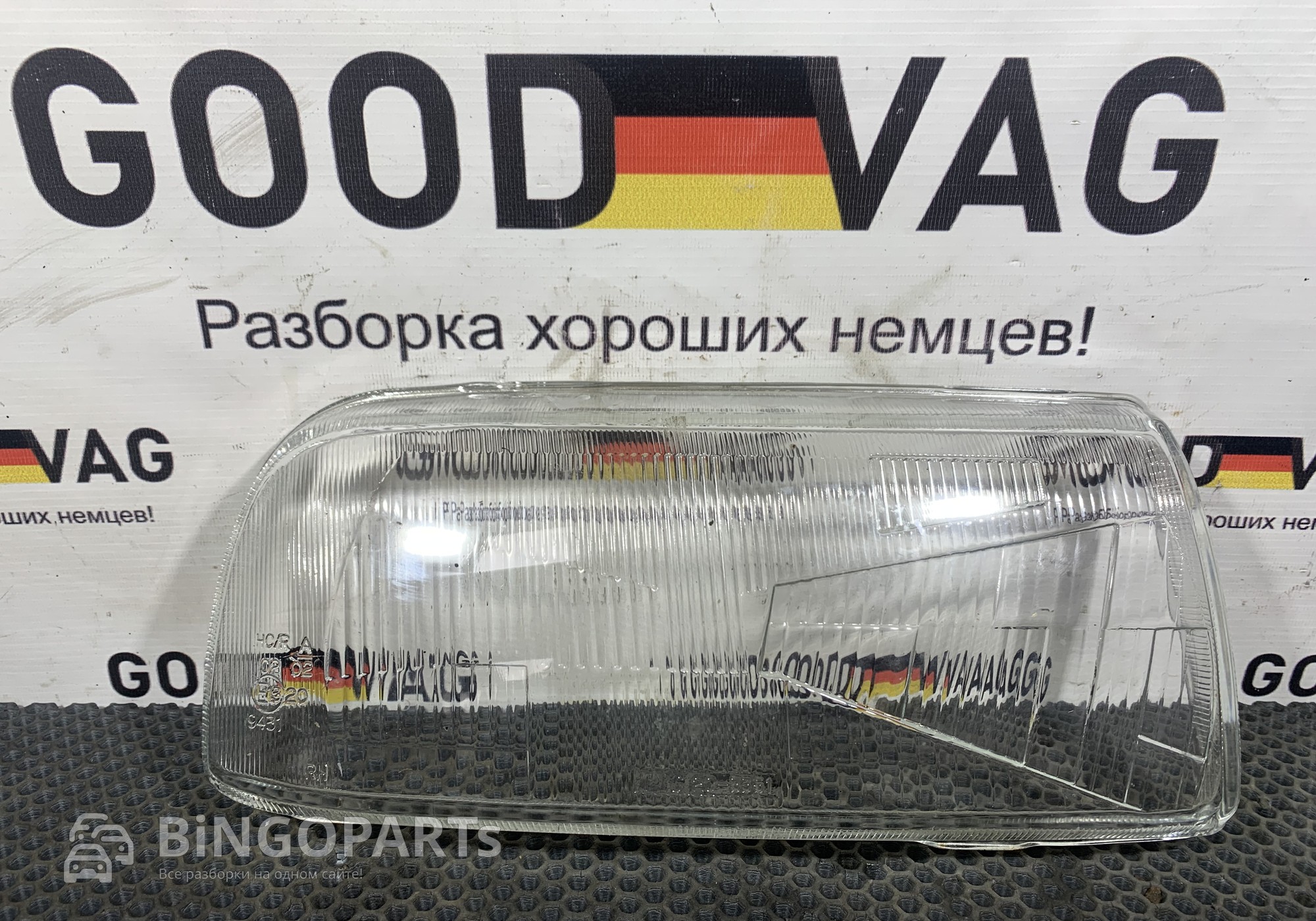 13905300 Стекло правой фары