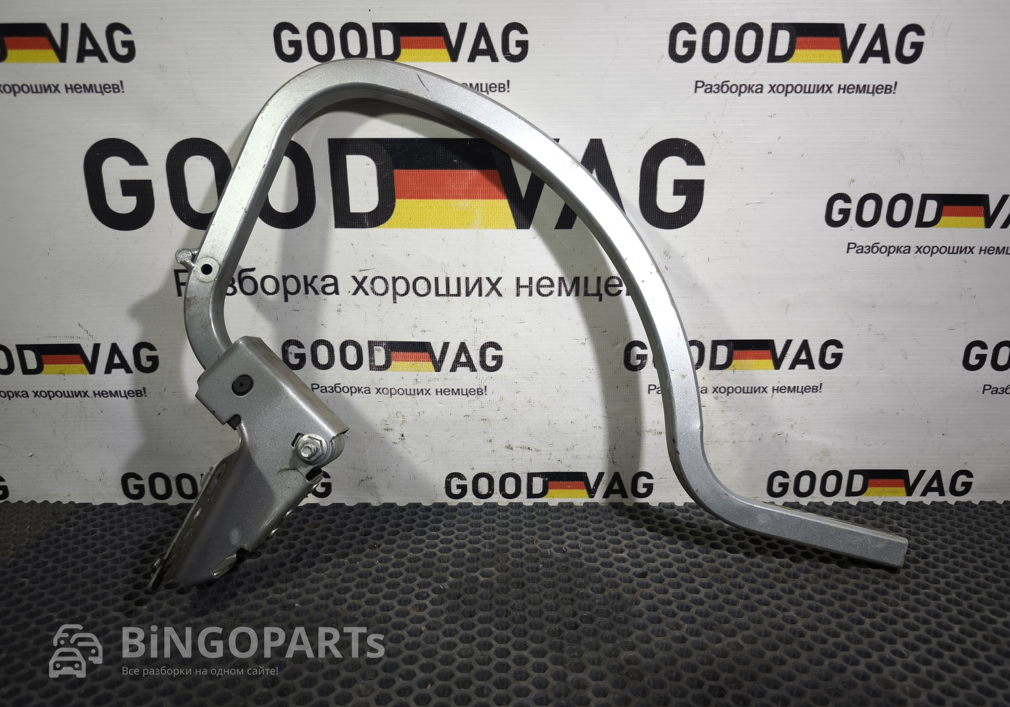 6RU827301D Петля крышки багажника левая для Volkswagen Polo V (с 2009 по 2020)