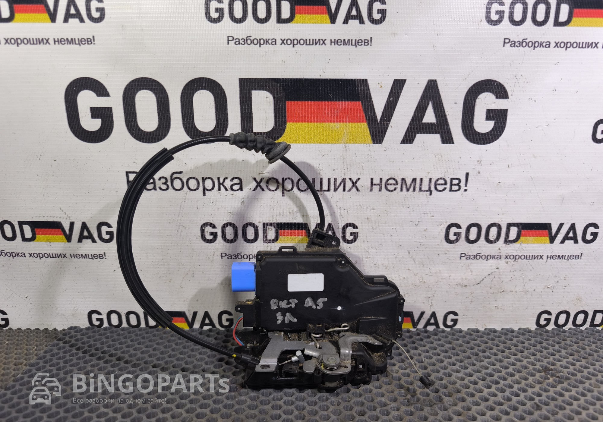 7L0839015D Замок двери задней левой