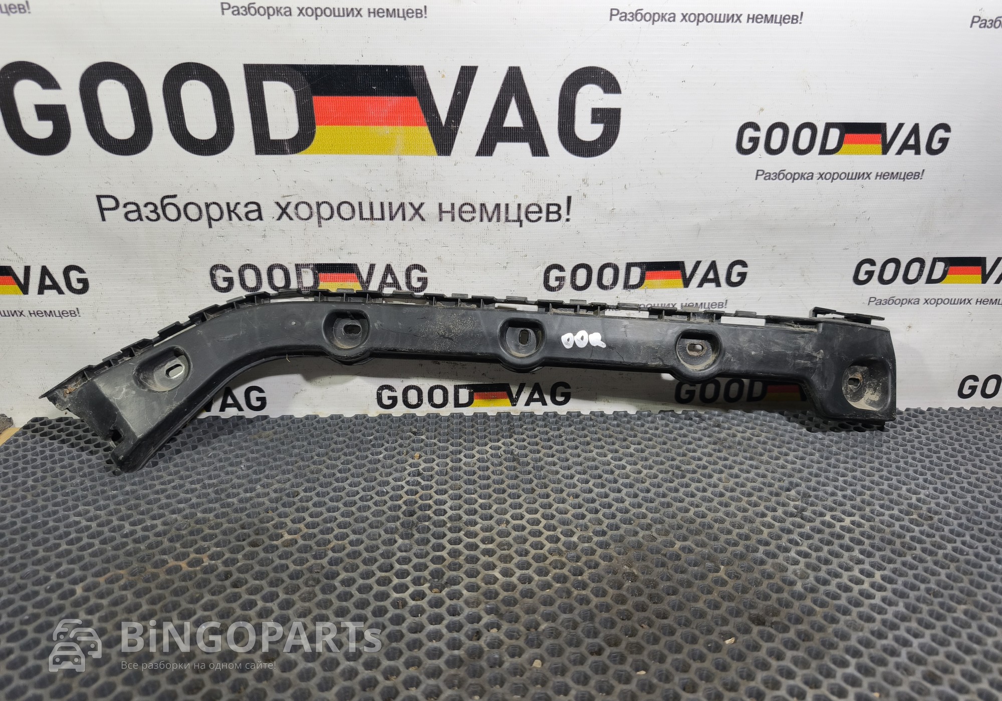 5E5807393B Кронштейн бампера задний левый для Skoda Octavia III (с 2012)