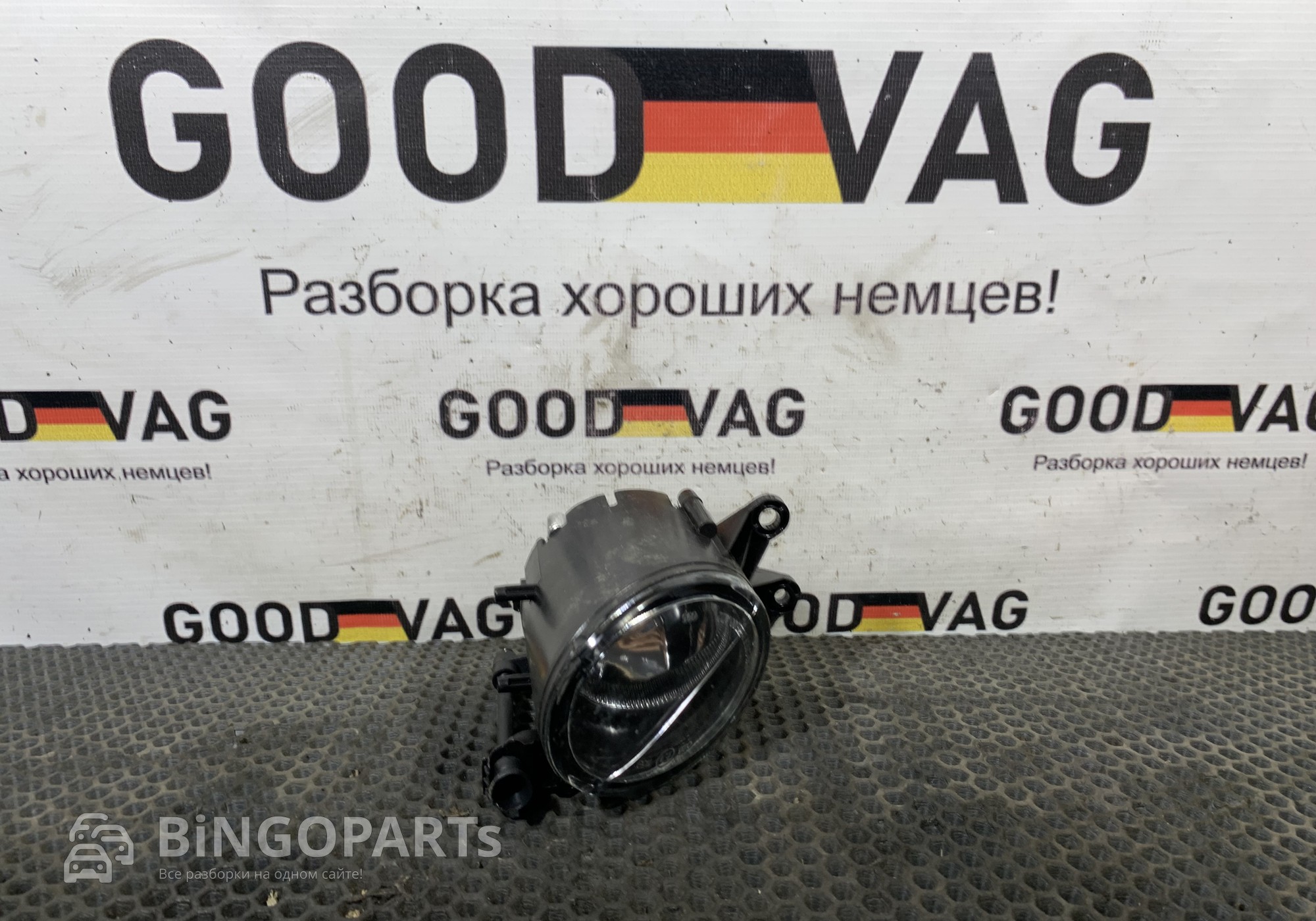 305300351 Фара противотуманная для Audi A4 B6 (с 2000 по 2004)