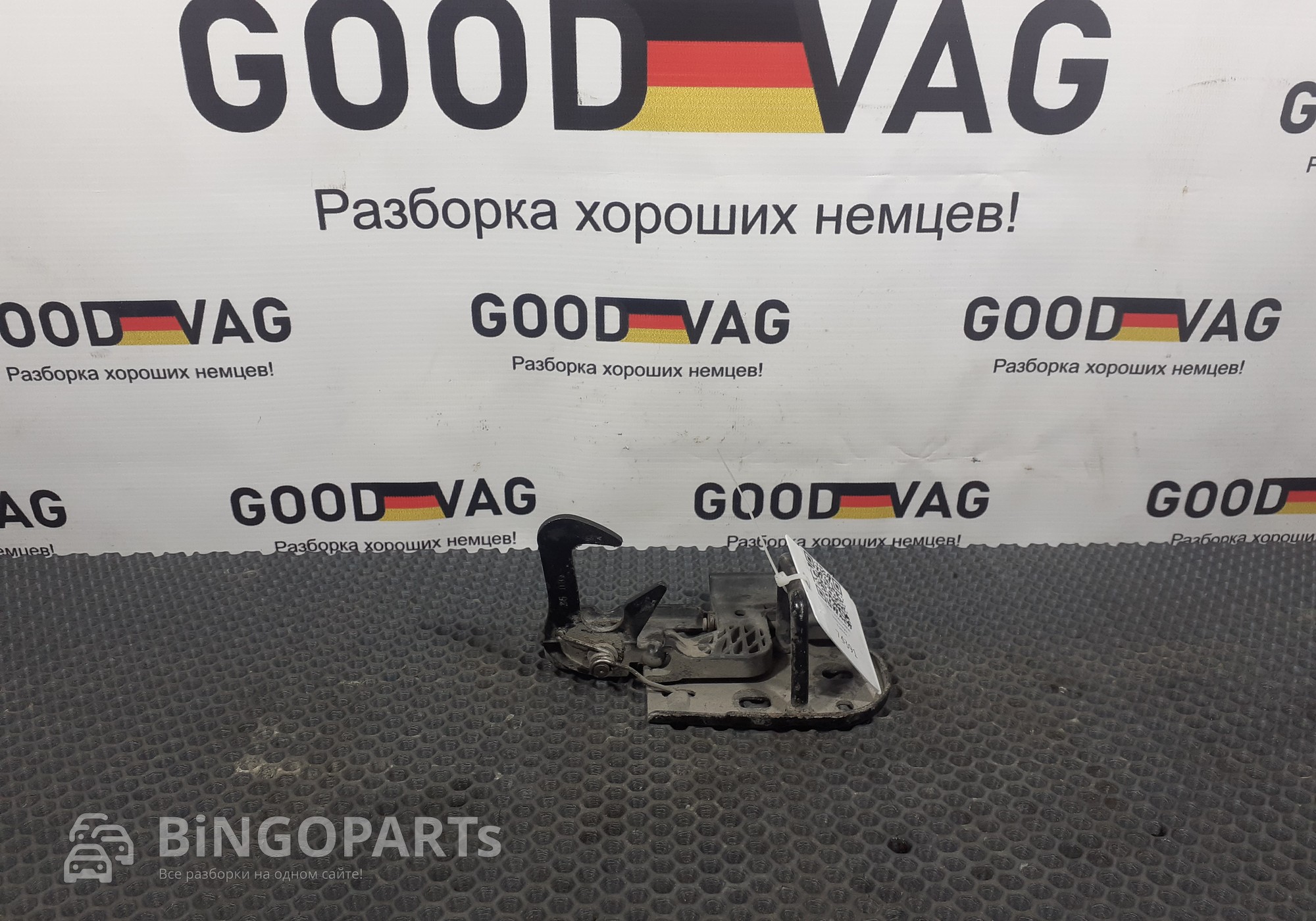 1T0823480A Крючок капота для Volkswagen Golf Plus