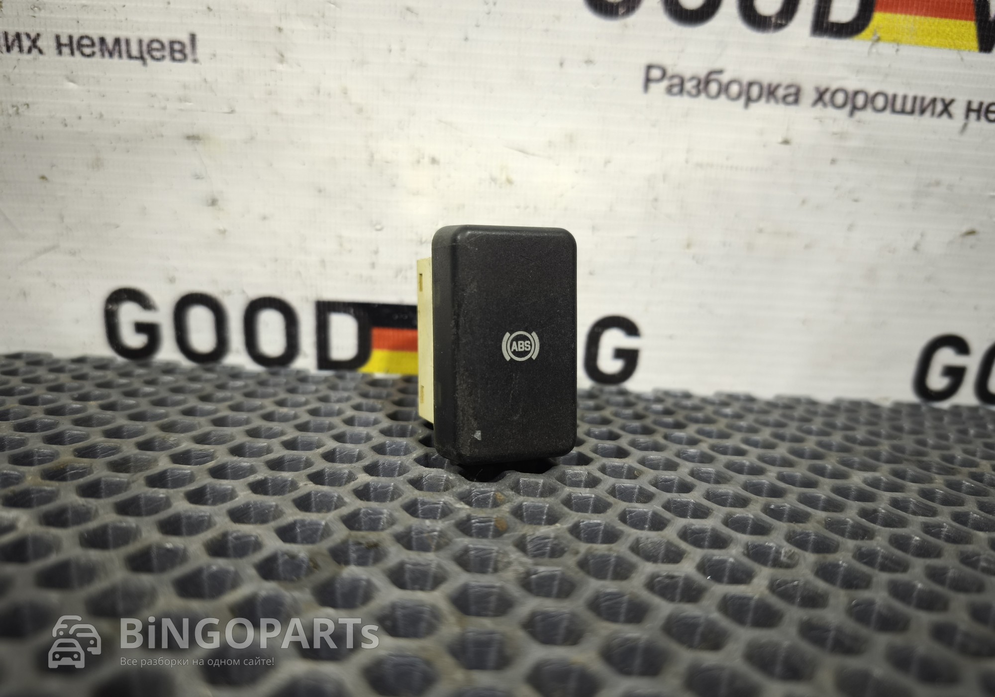 357919235B Кнопка ABS для Volkswagen Passat