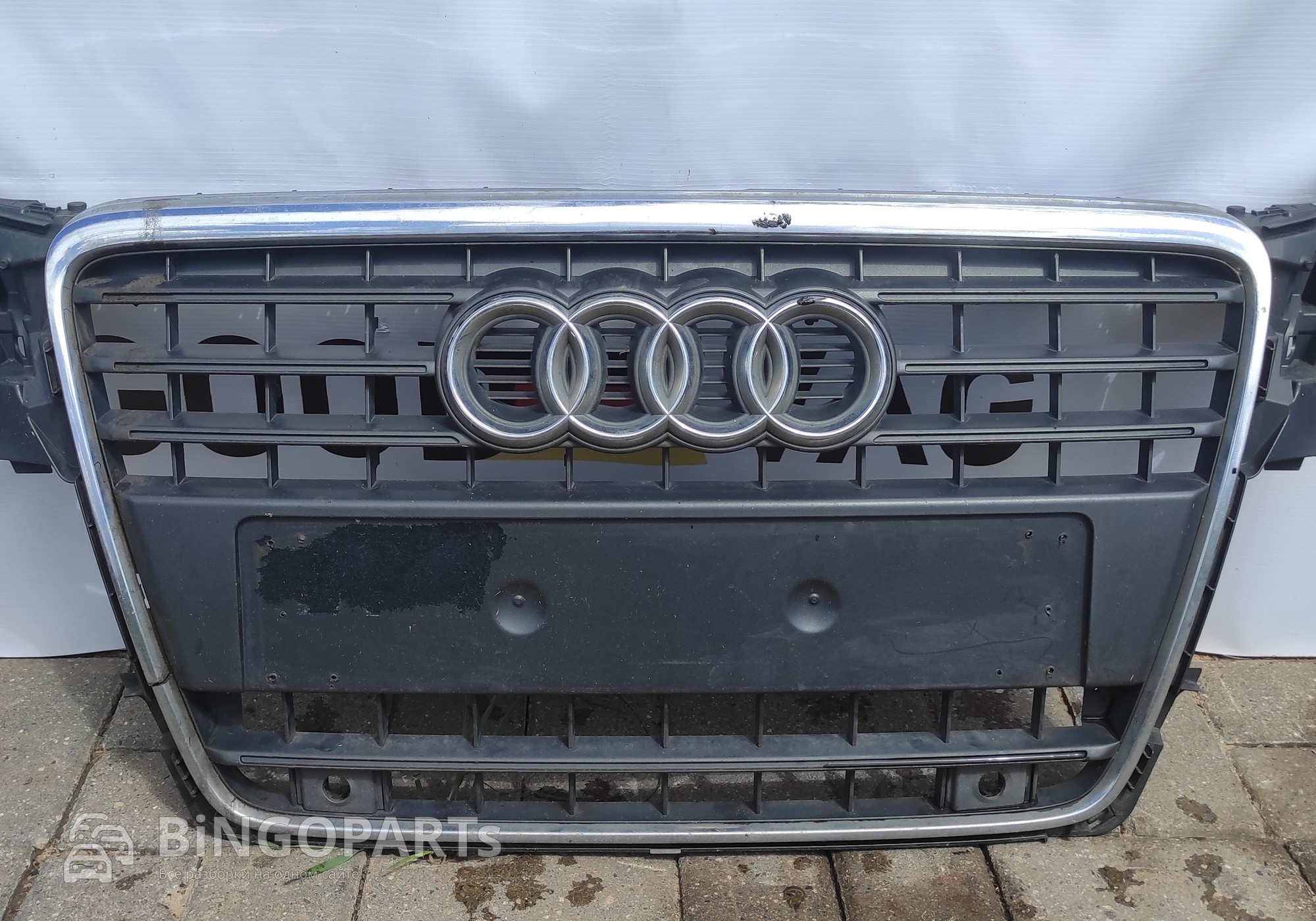 8K0853651 Решетка радиатора центральная с хромированной рамкой для Audi A4 B8 (с 2007 по 2015)