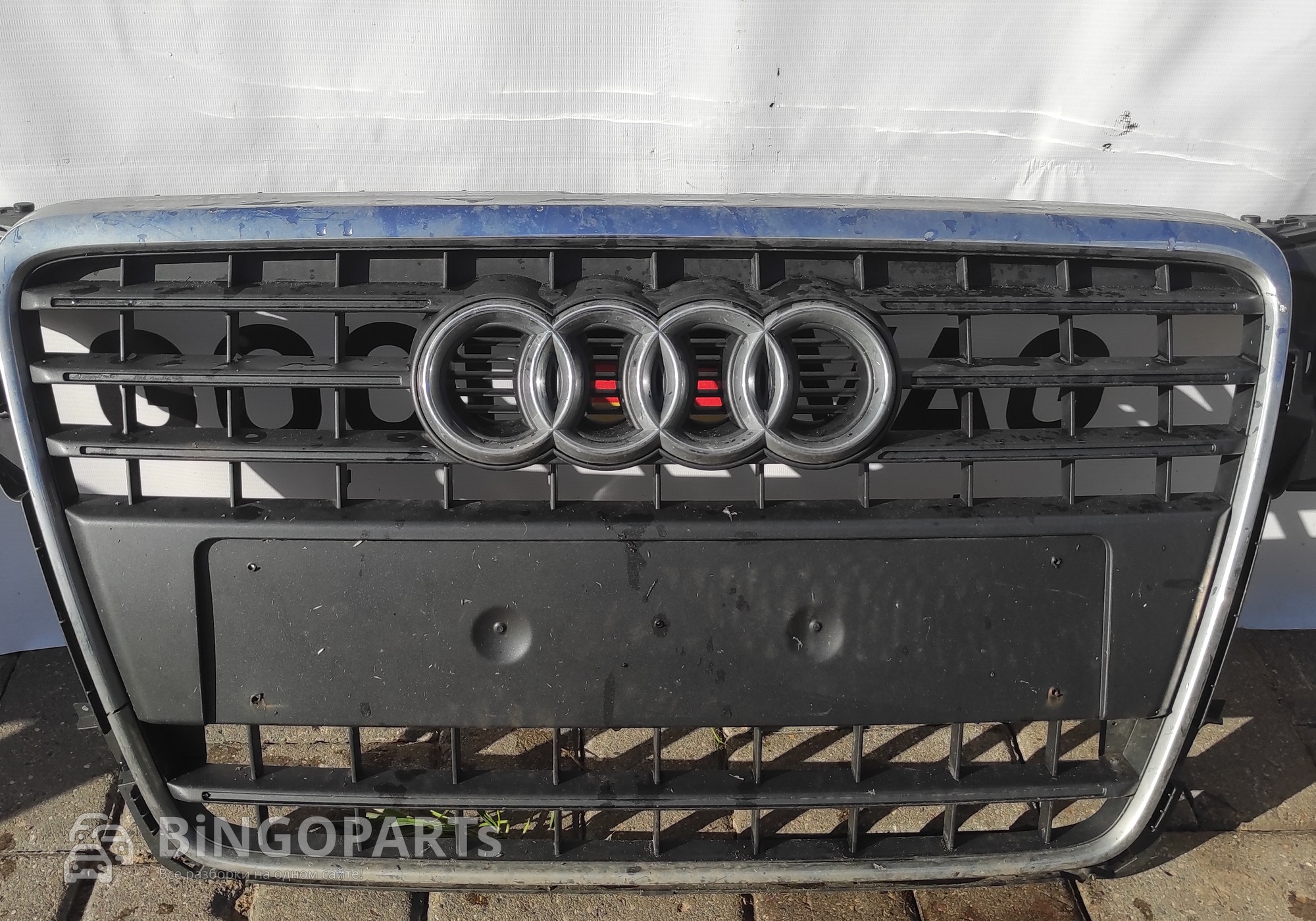 8K0853651 Решетка радиатора центральная с хромированной рамкой для Audi A4 B8 (с 2007 по 2015)