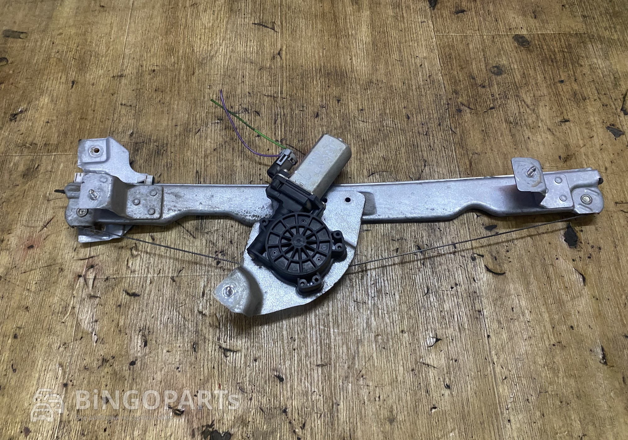 Стеклоподъемник передний левый Рено Сандеро 2009 для Renault Sandero I (с 2007 по 2014)