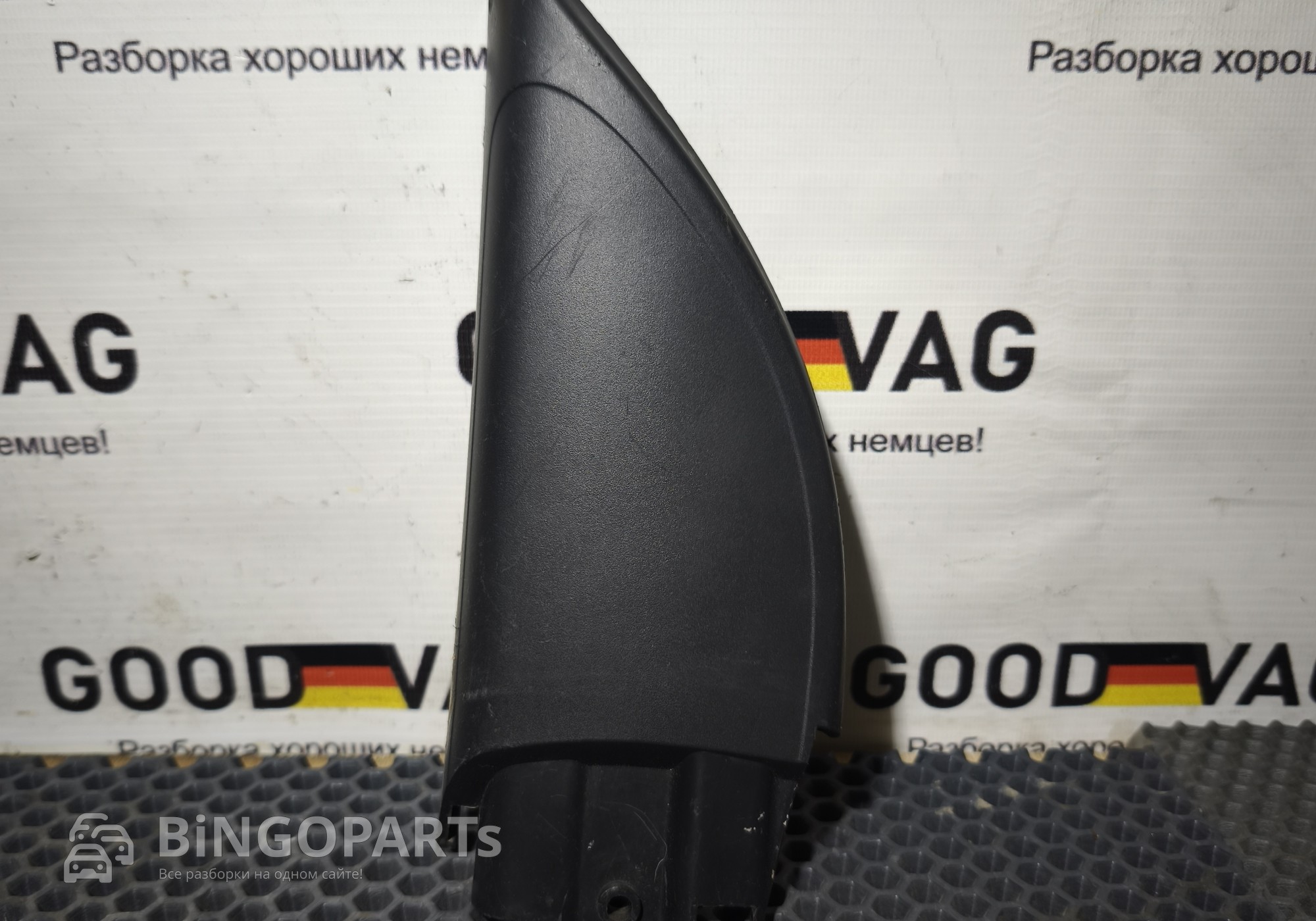 6RU837973 Накладка зеркала внутренняя (уголок) левая для Volkswagen Polo V (с 2009 по 2020)