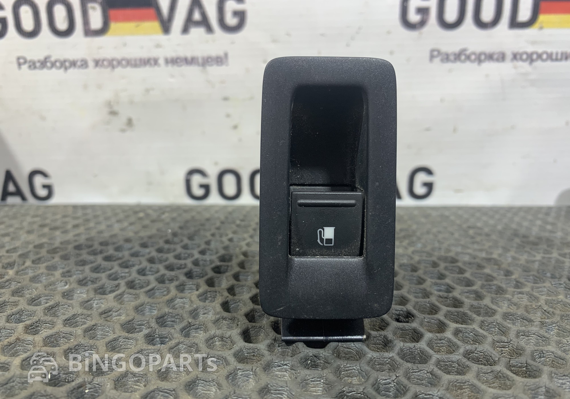 5M0959551A Кнопка открывания лючка бензобака для Volkswagen Golf Plus I (с 2005 по 2009)