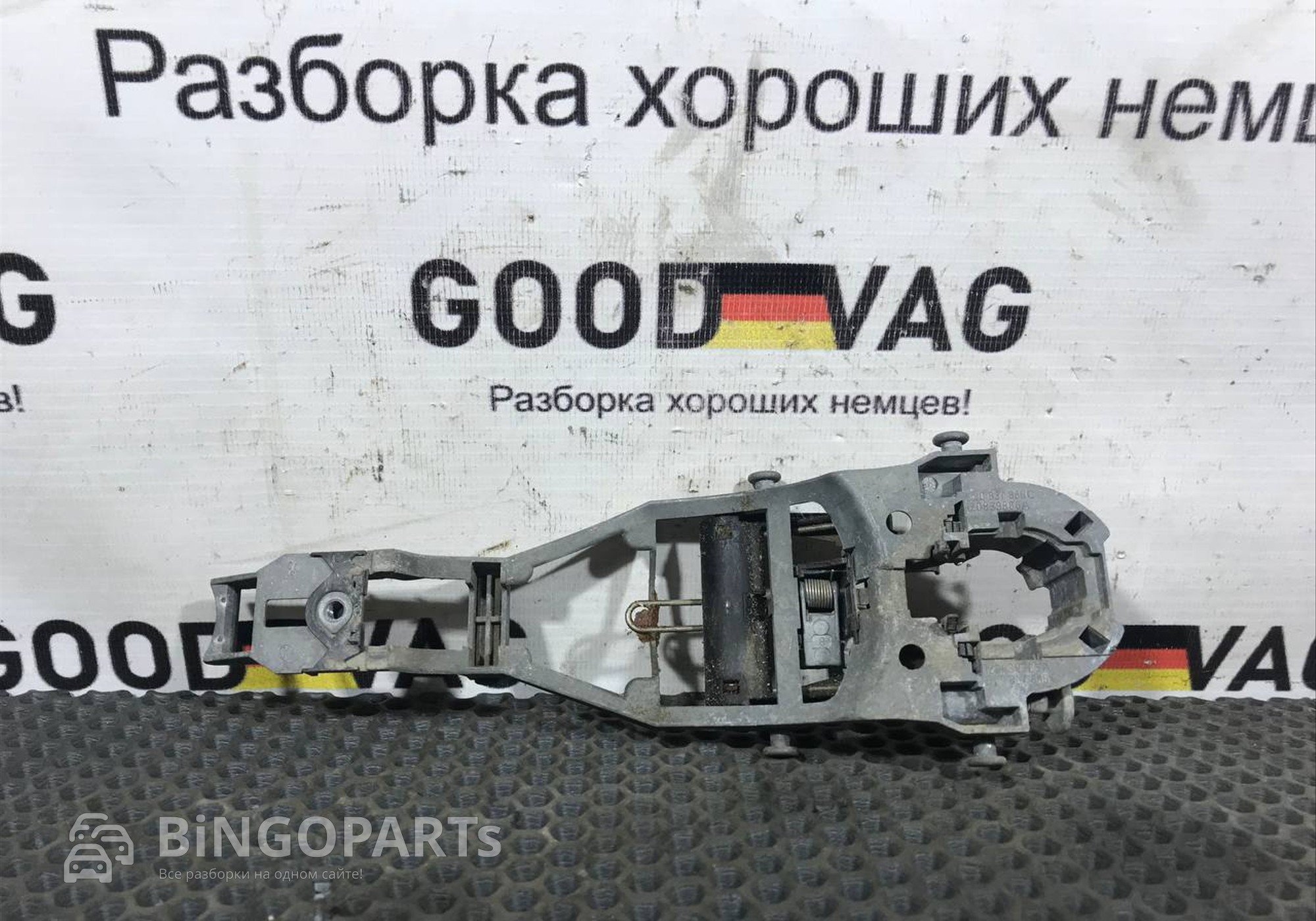 5J0837885B Кронштейн ручки наружной для Skoda Fabia