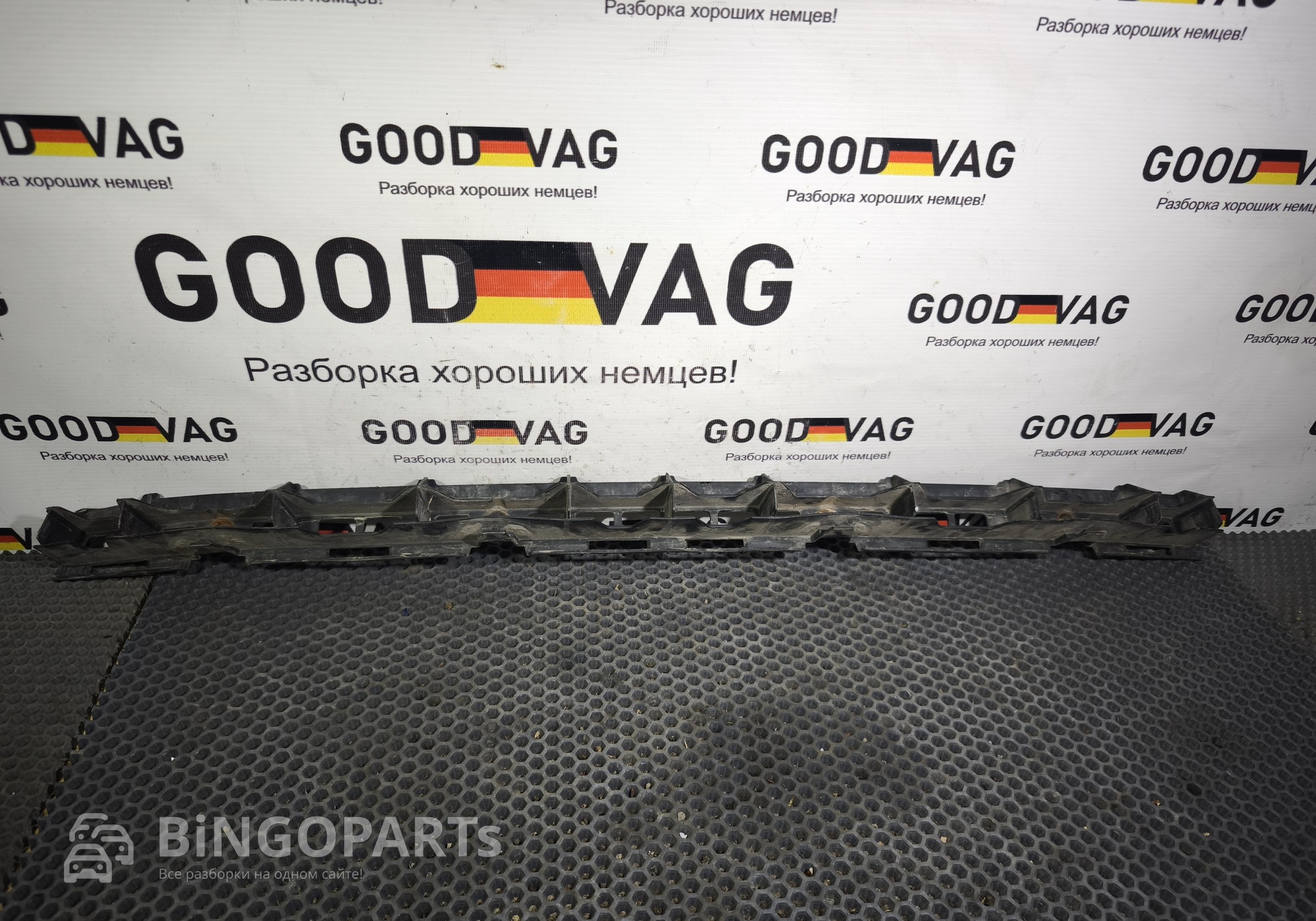 1Z9807863 Кронштейн заднего бампера для Skoda Octavia II (с 2004 по 2013)