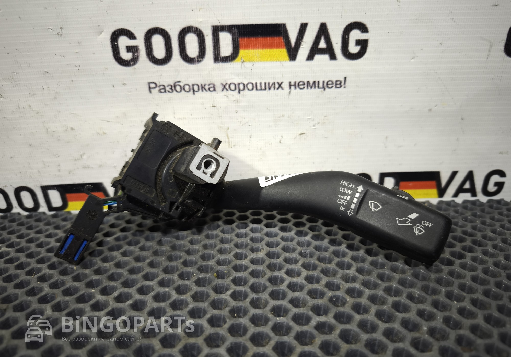 1K0953519K Переключатель подрулевой правый для Volkswagen Caddy