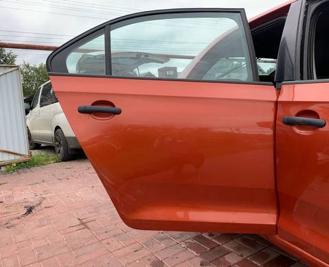 Дверь задняя правая оранжевая для Skoda Rapid I (с 2012 по 2020)