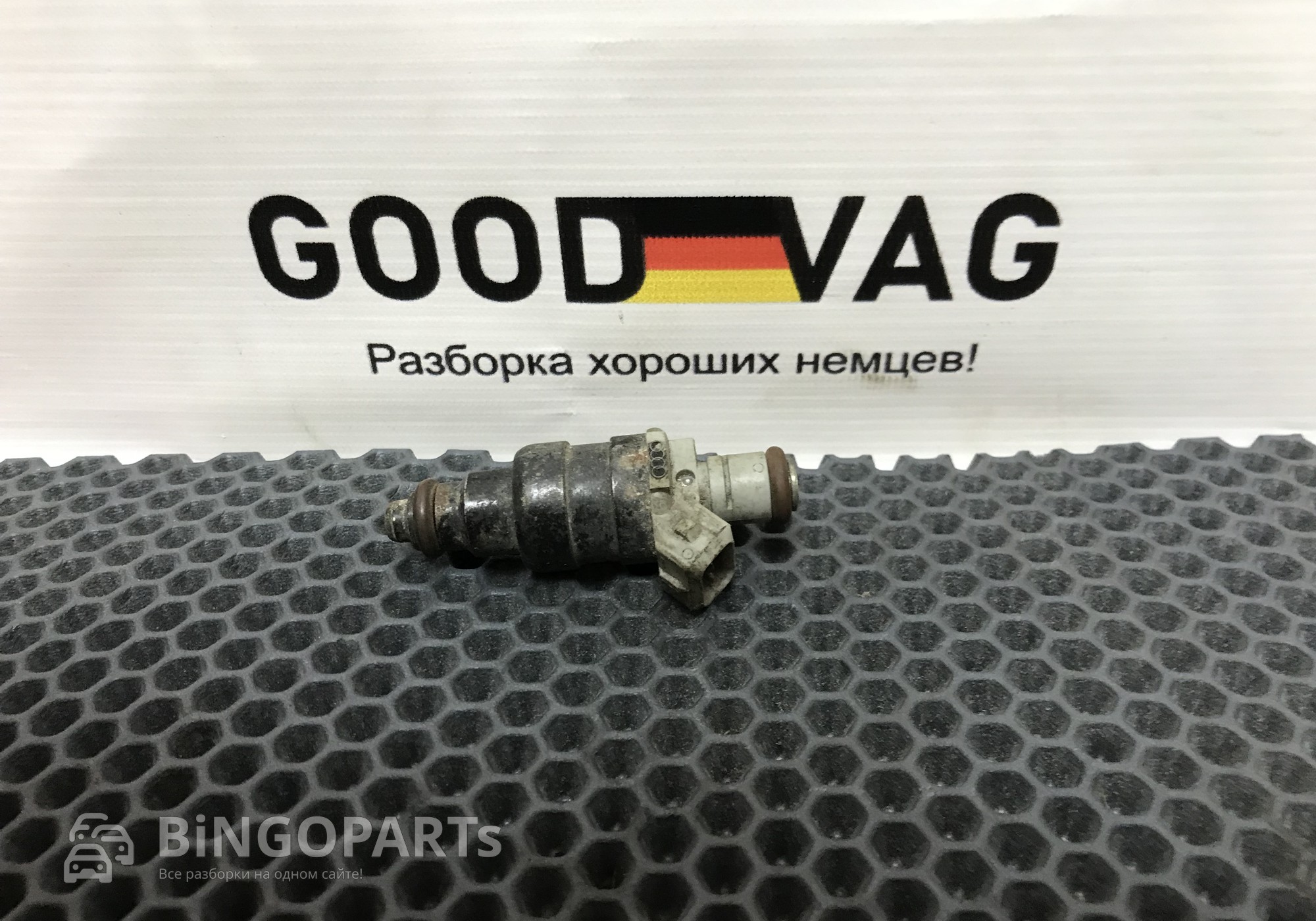 078133551D Форсунка топливная AAH для Audi A4