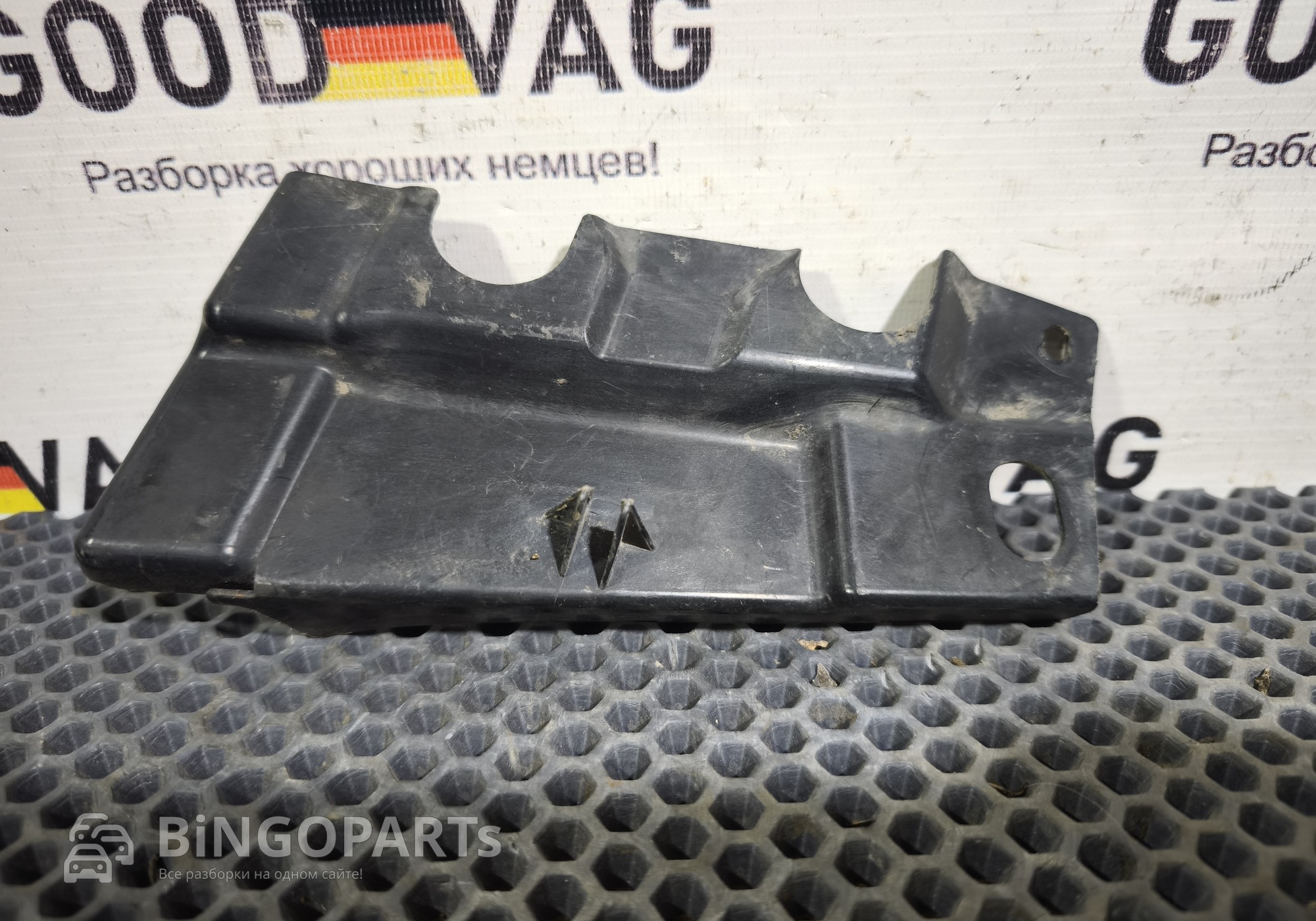 1T0805233A Крышка петли капота для Volkswagen Caddy III (с 2004 по 2015)