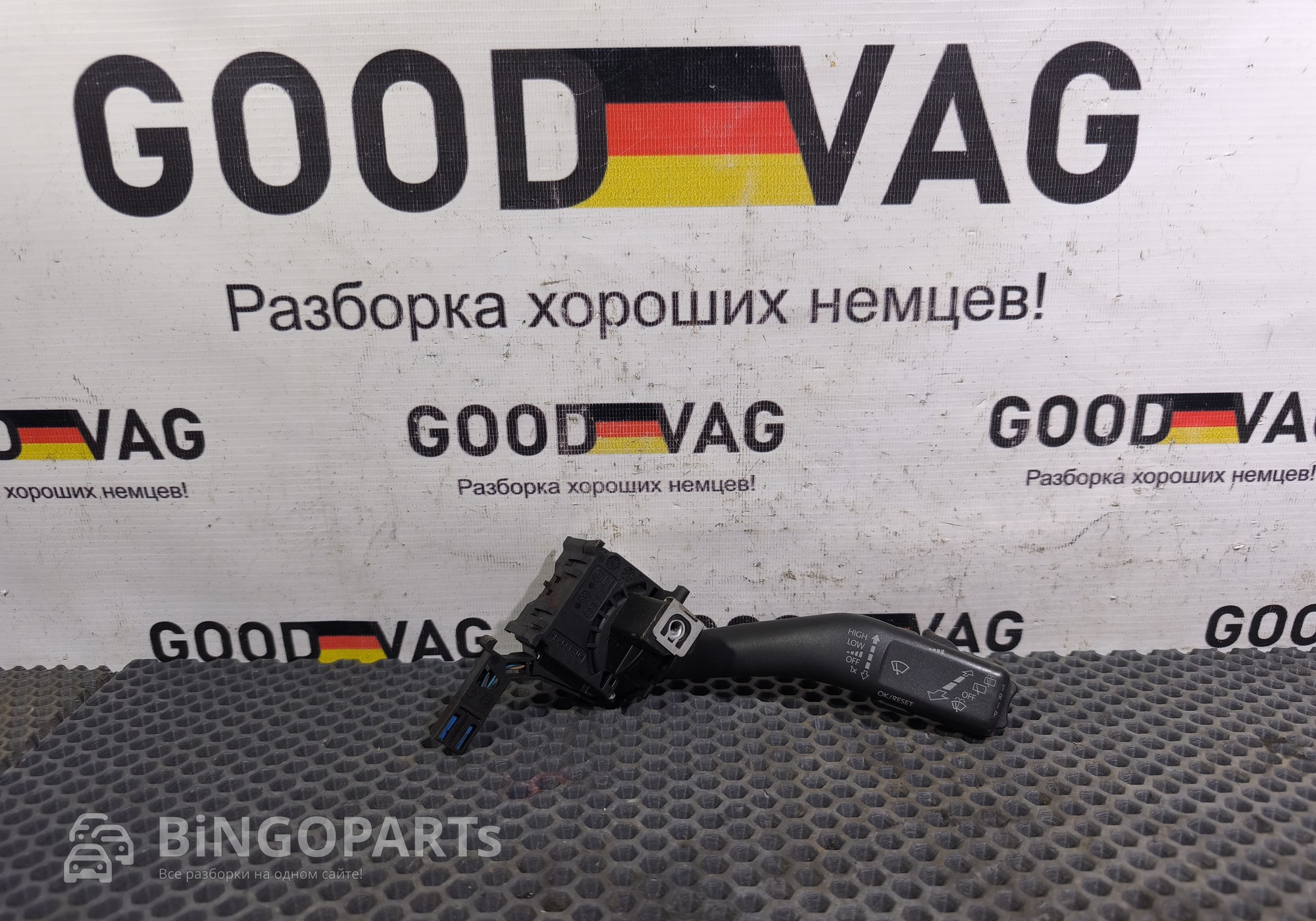 1K0953519J Переключатель подрулевой правый