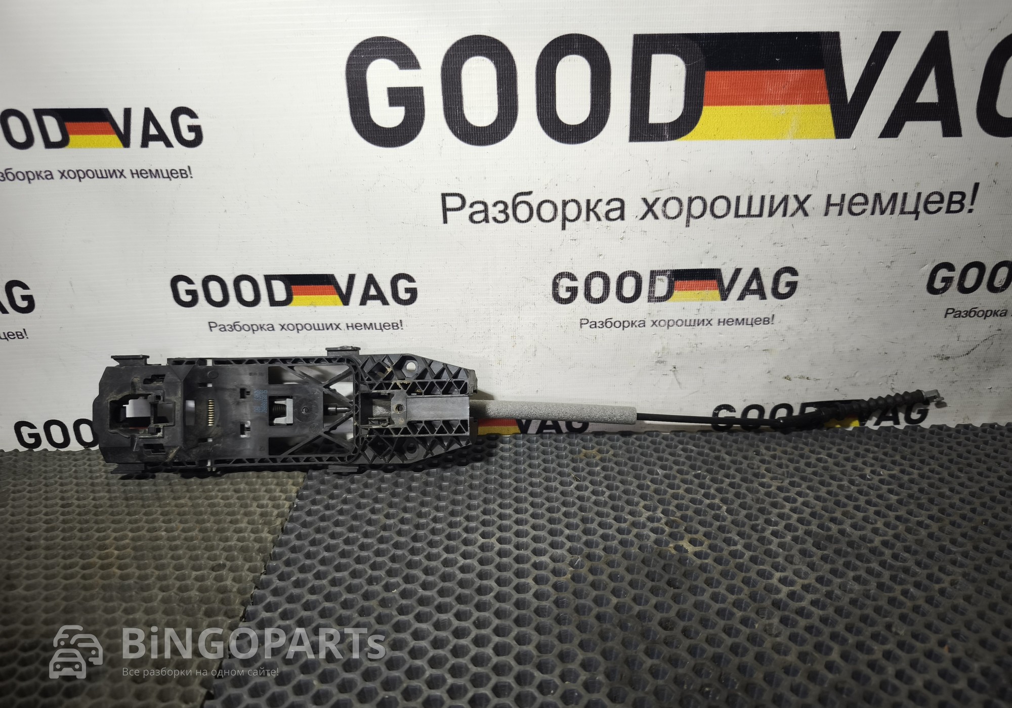5L0837885B Кронштейн ручки двери передний левый