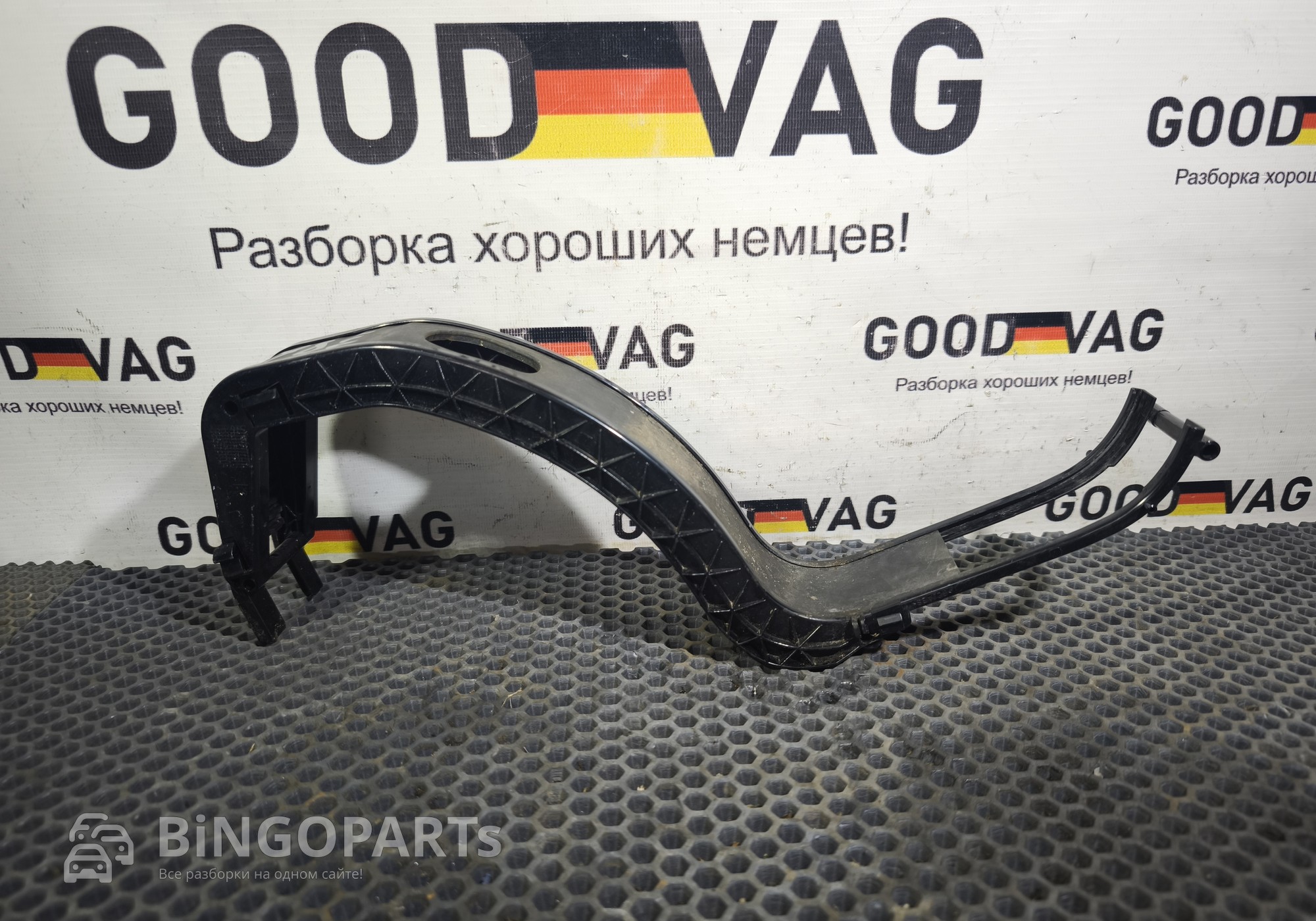 1Z0713187 Накладка рычага стояночного тормоза для Skoda Yeti (с 2009 по 2018)