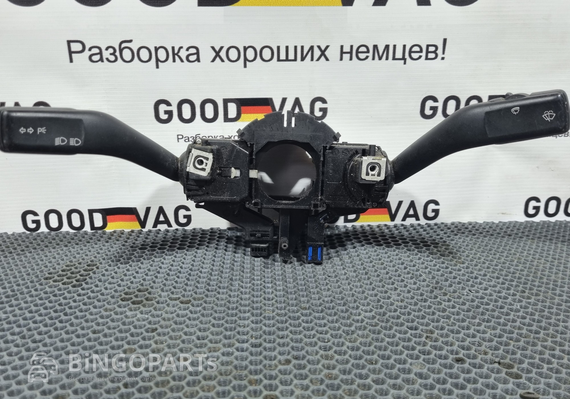 1K0953519B Переключатель подрулевой для Volkswagen Scirocco