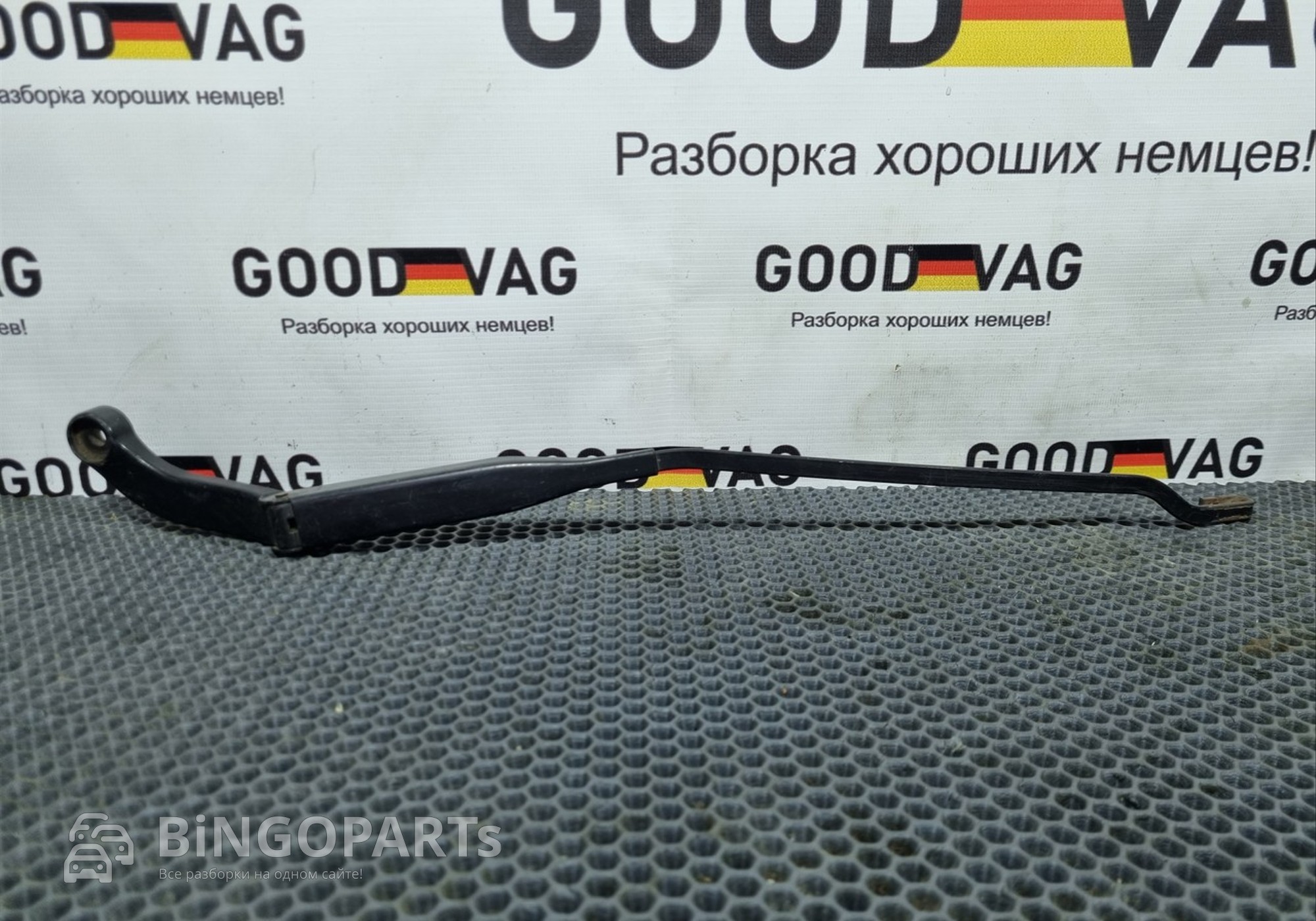 893955407D Поводок стеклоочистителя правый