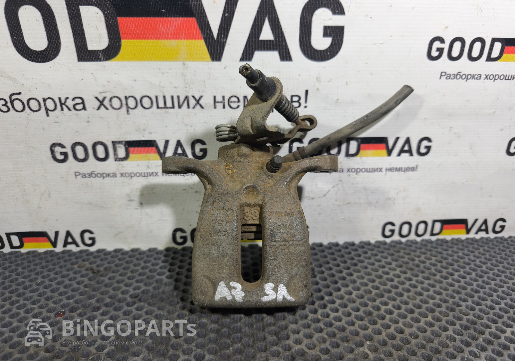 5Q0615423B Суппорт задний левый