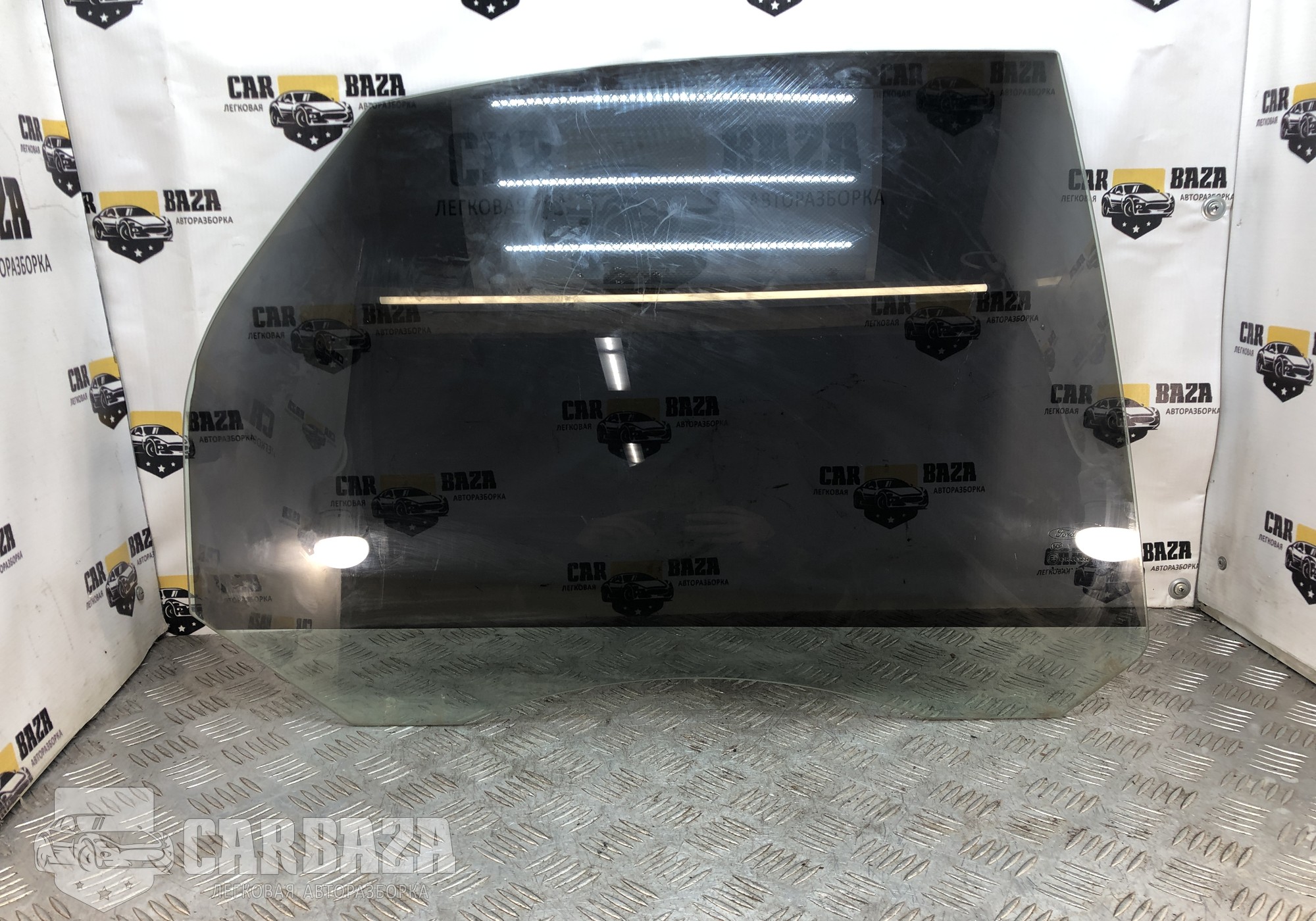 1317984 Стекло двери заднее правое для Ford Focus II (с 2004 по 2011)