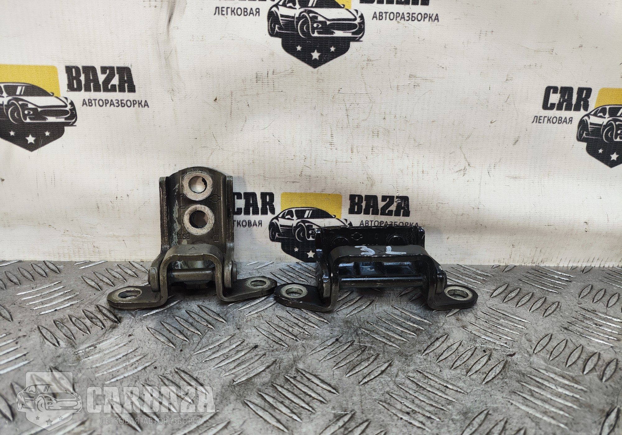 82401AV630 Петли двери задней левой L для Nissan Almera III (с 2012 по 2018)