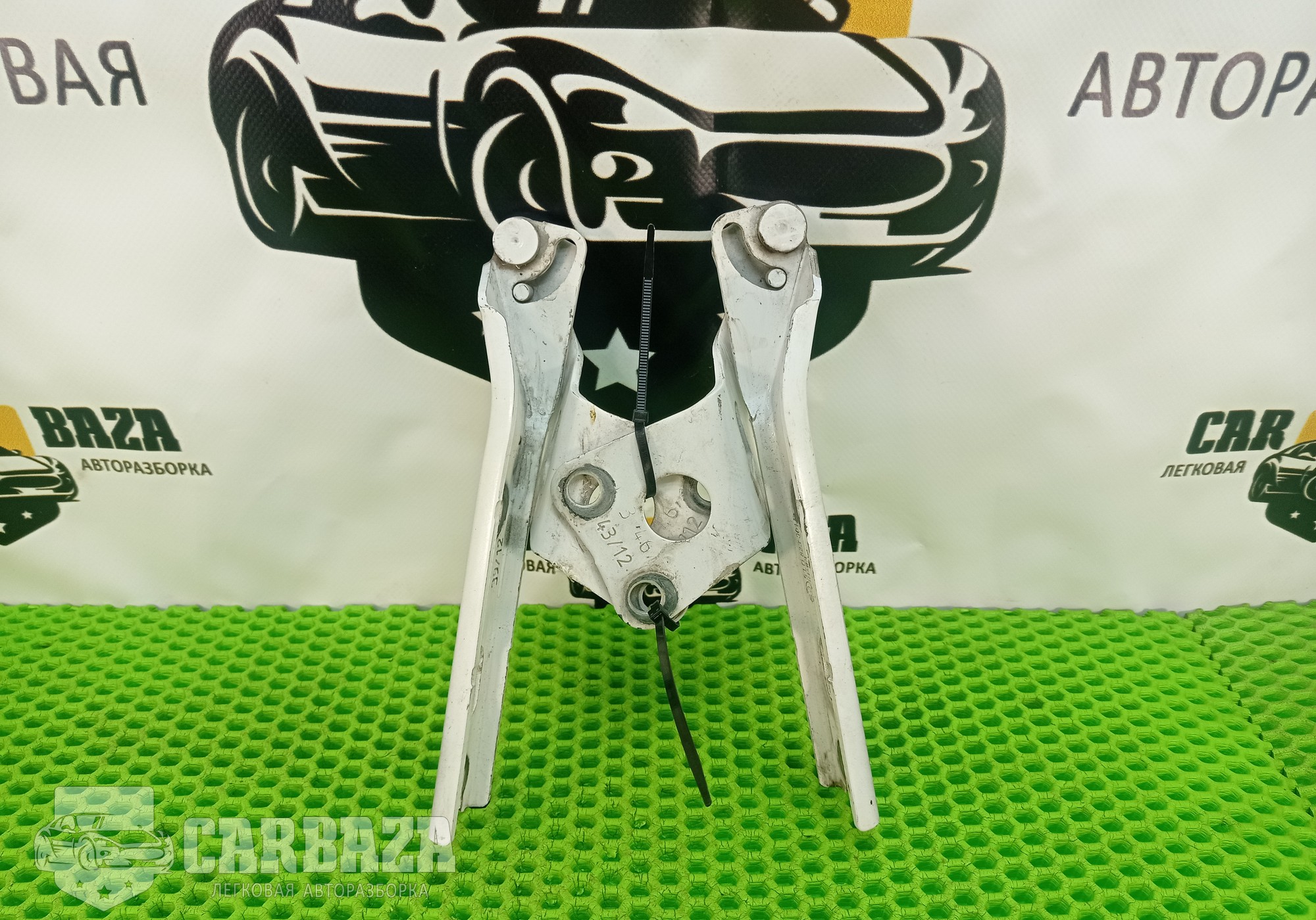 5L0823301D Петли капота для Skoda Yeti (с 2009 по 2018)