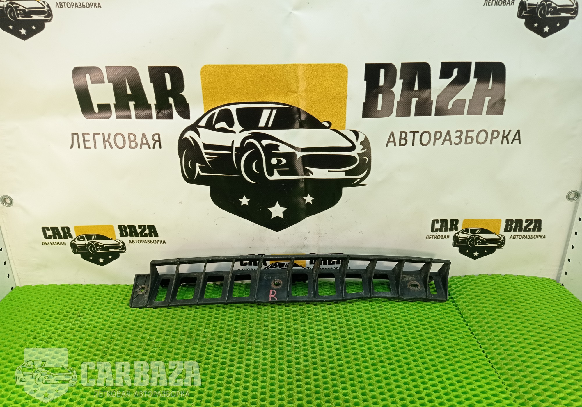 5L6807864 Направляющая заднего бампера правая для Skoda Yeti (с 2009 по 2018)