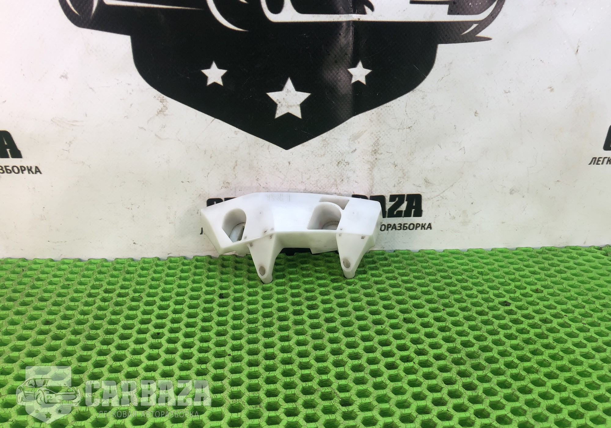 622201CA0A Кронштейн переднего правого крыла