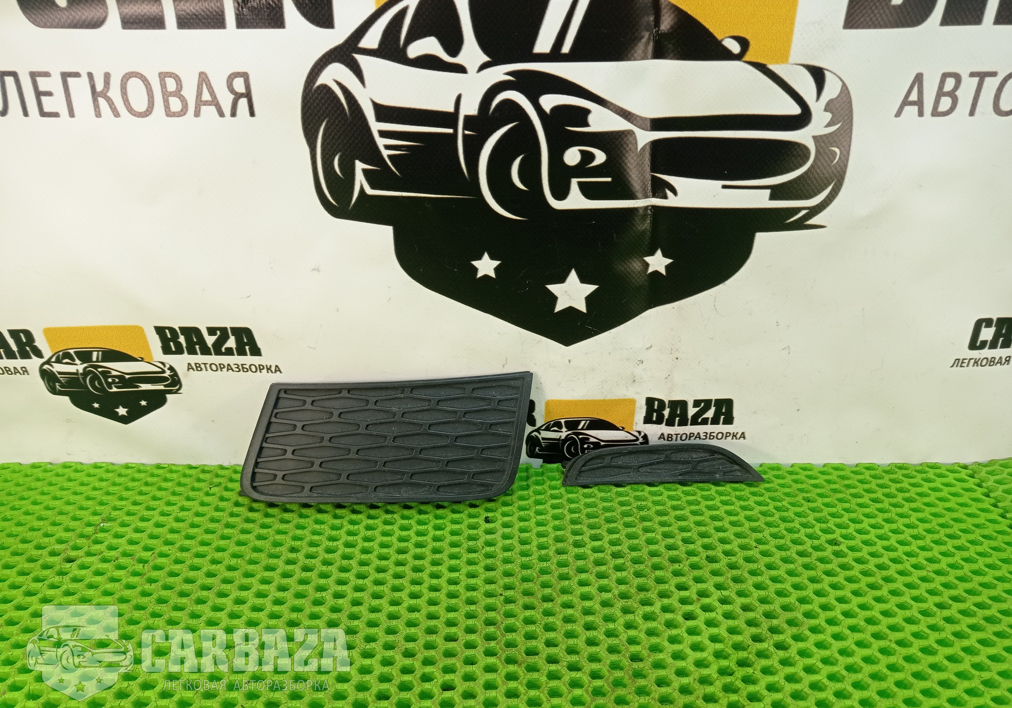 BJ3215A299 Заглушки переднего бампера слева для Land Rover Range Rover Evoque (с 2011)