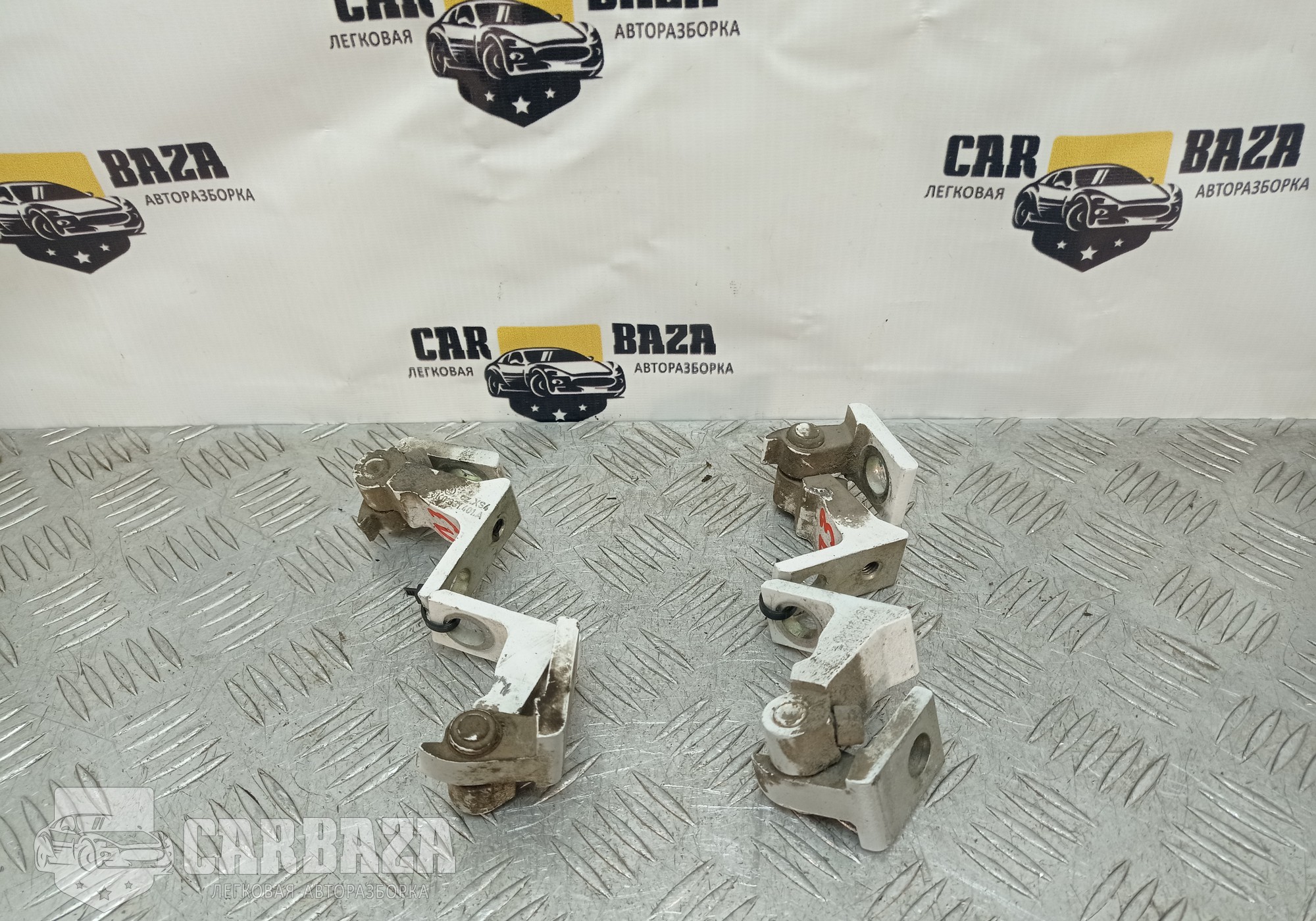 8K0831401A Петли задних дверей