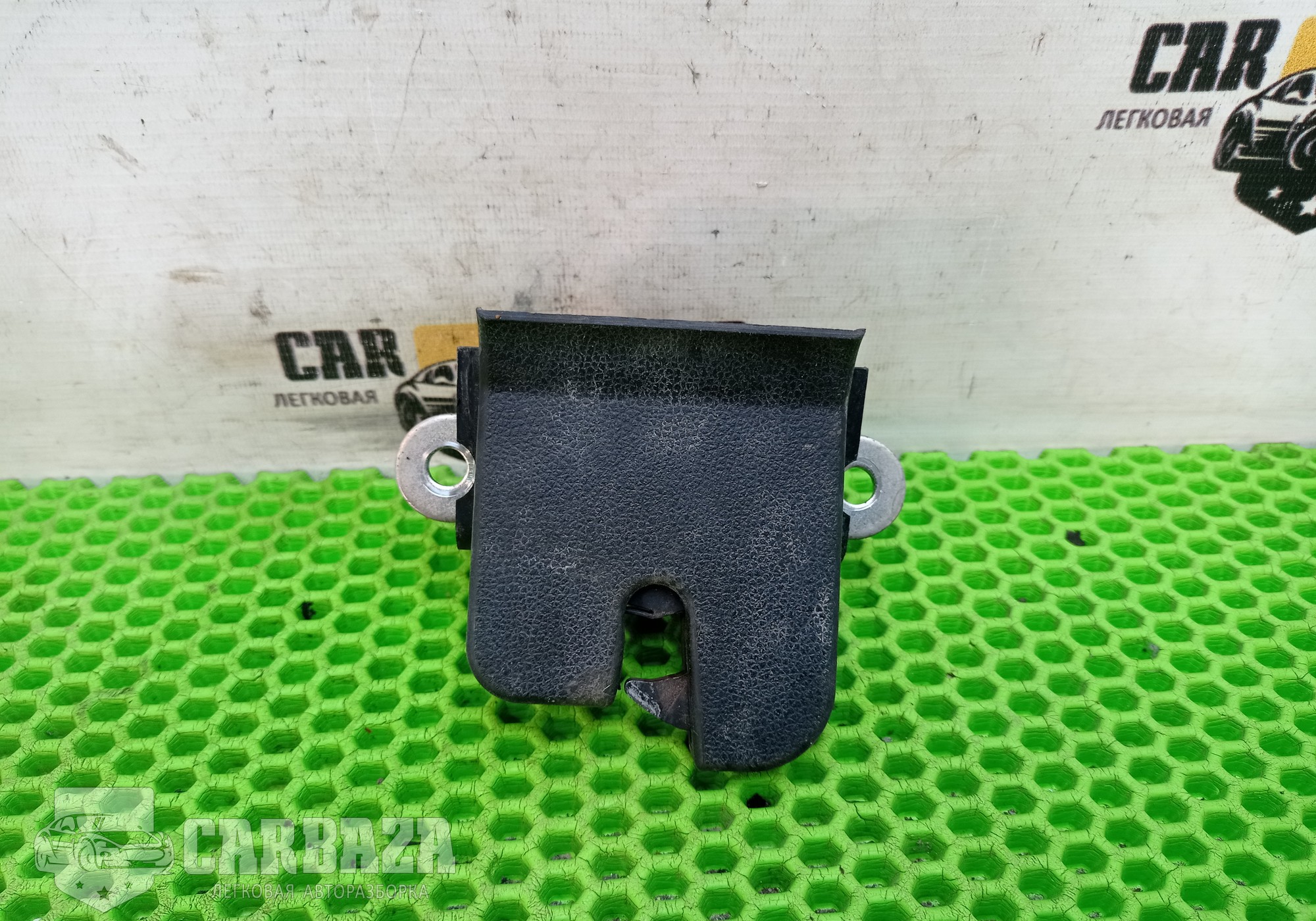 5L6827505C Замок багажника